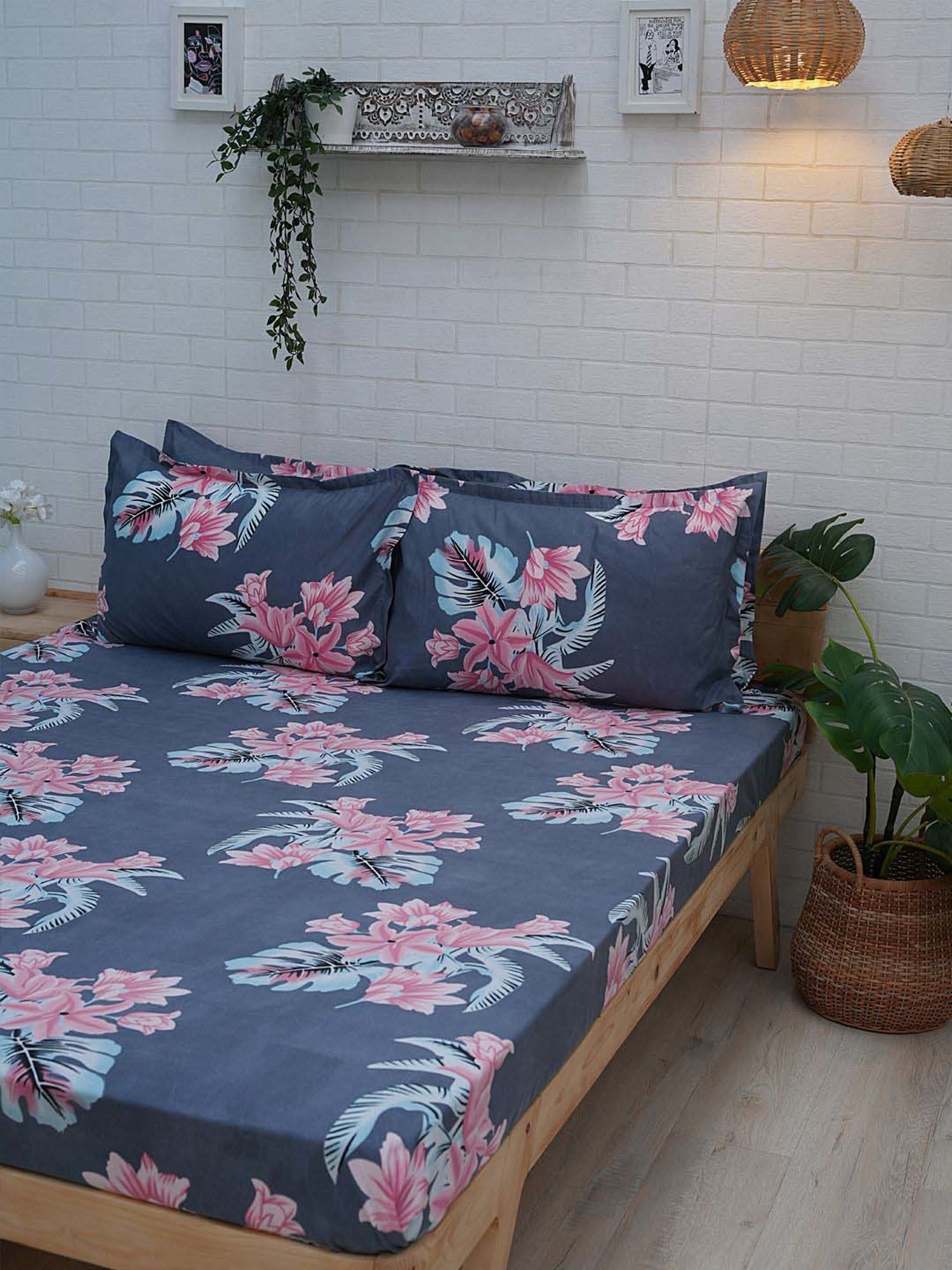 Ariana Grey Microfibre 140 TC Queen Bedsheet with 2 Pillow Covers