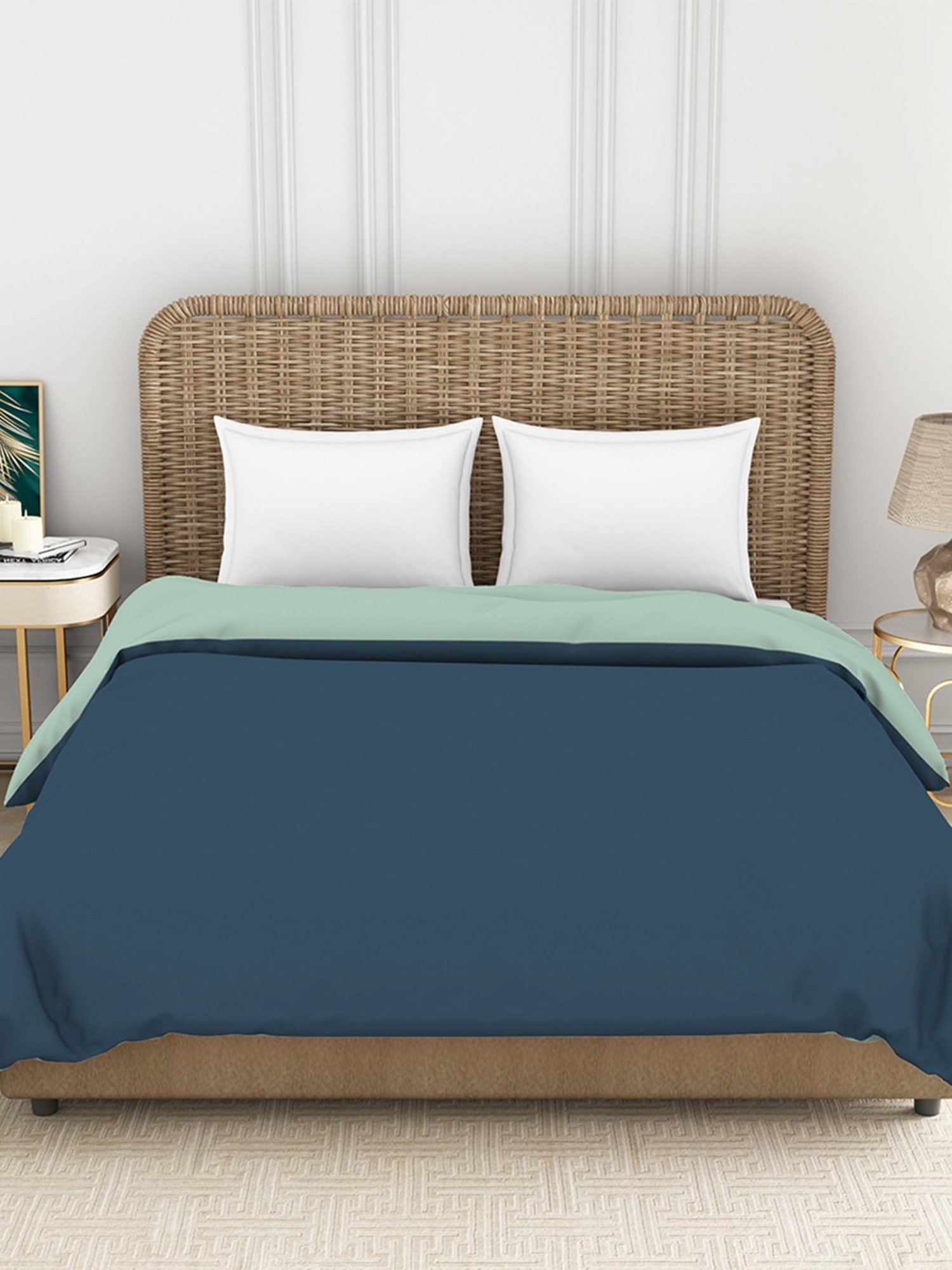 Welspun Bliss Light Silver & Blue Microfibre 120 GSM Shell Double Bed Quilt