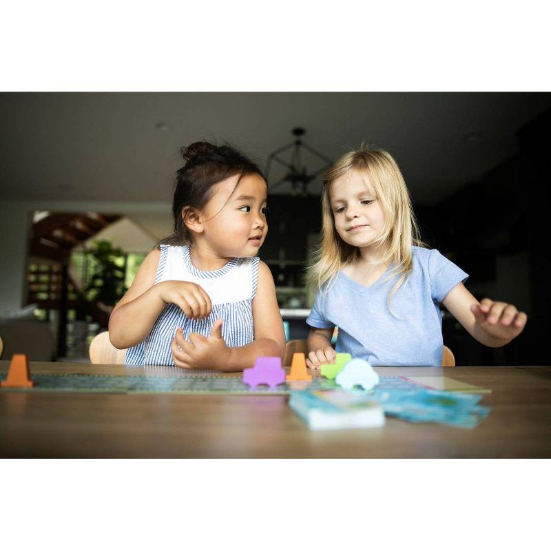 Chuckle & Roar Red Light Green Light Preschool Racing Game