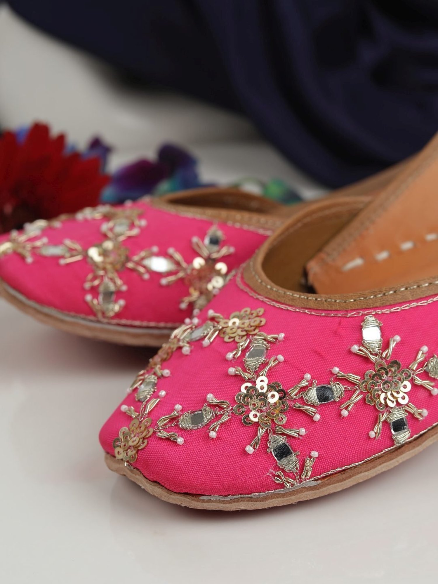 Glam Story Women's Pink Ethnic Juttis