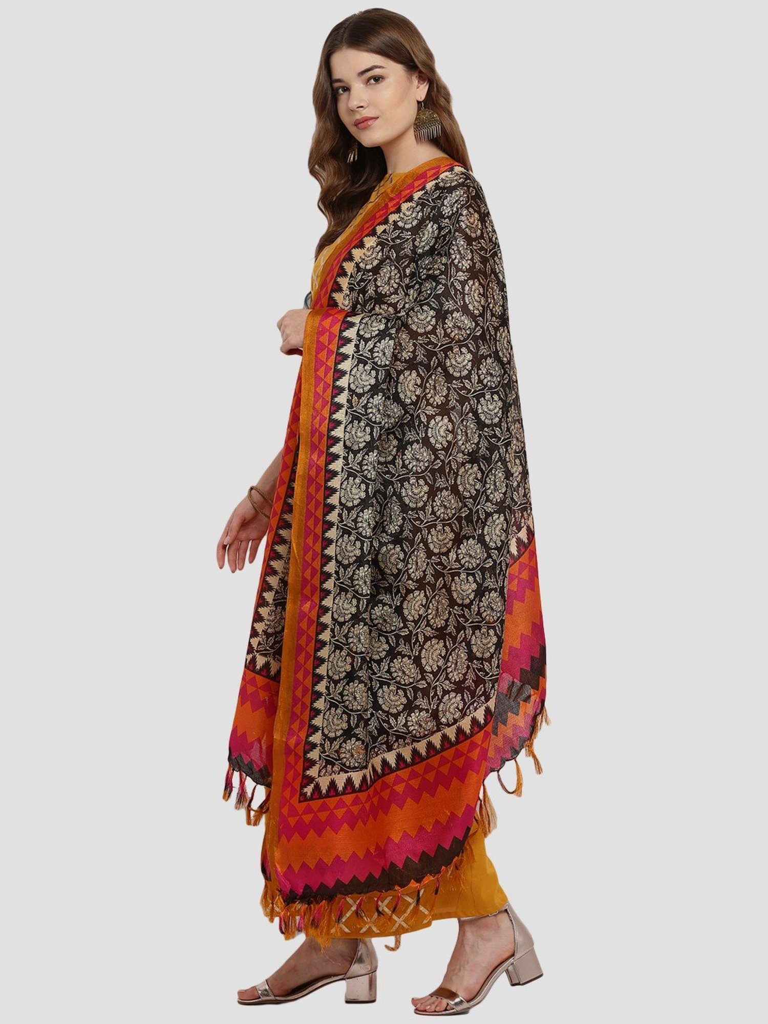 Saree Mall Pink & Black Floral Print Dupatta