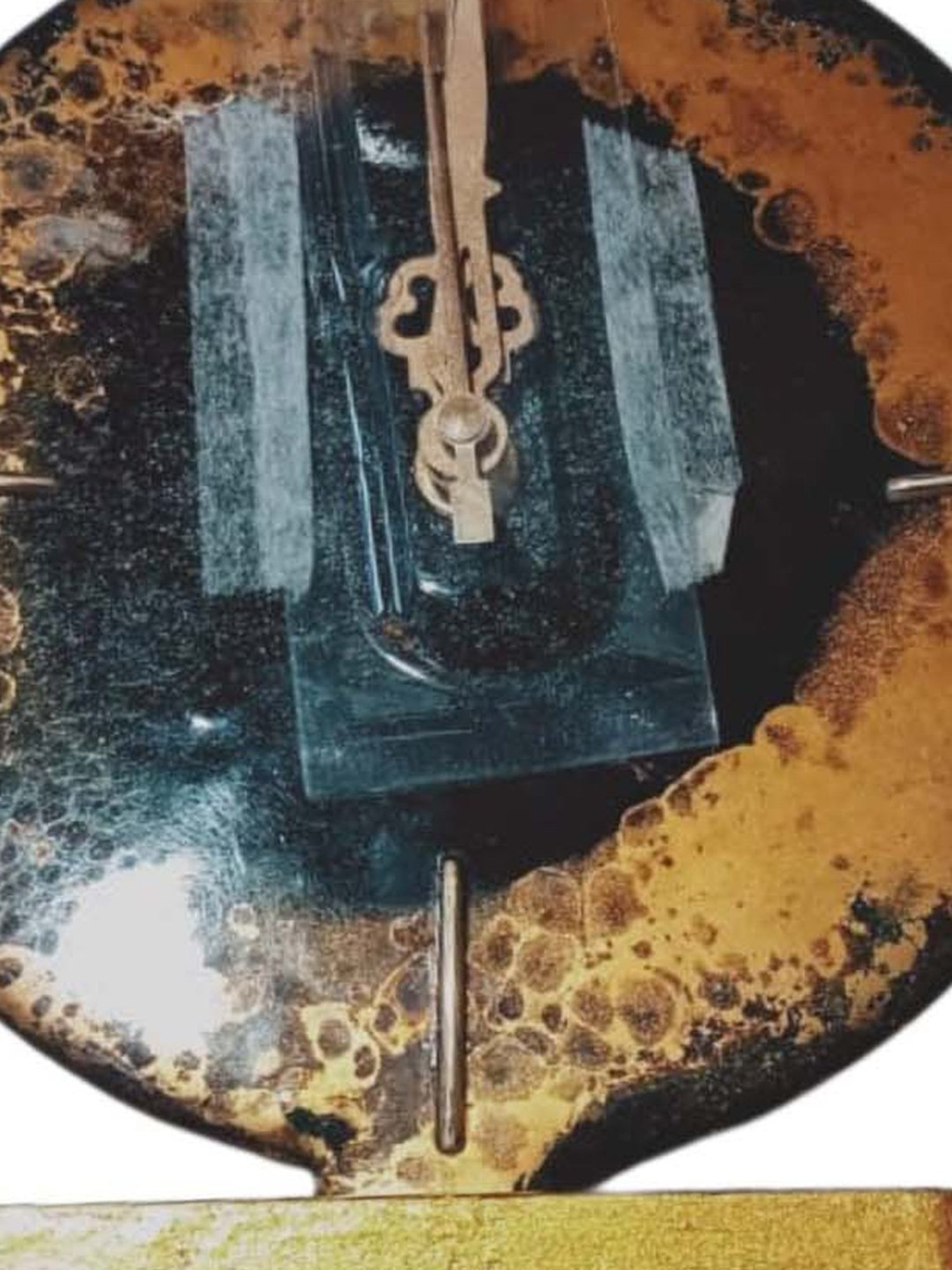 CHRONIKLE Golden Epoxy Resin Elegant Round Handcrafted Analog Table Top Office Desk Clock