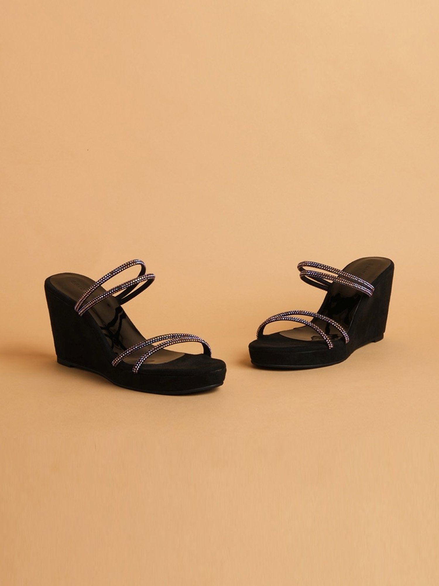 Eridani Women's Aarna Black Wedges