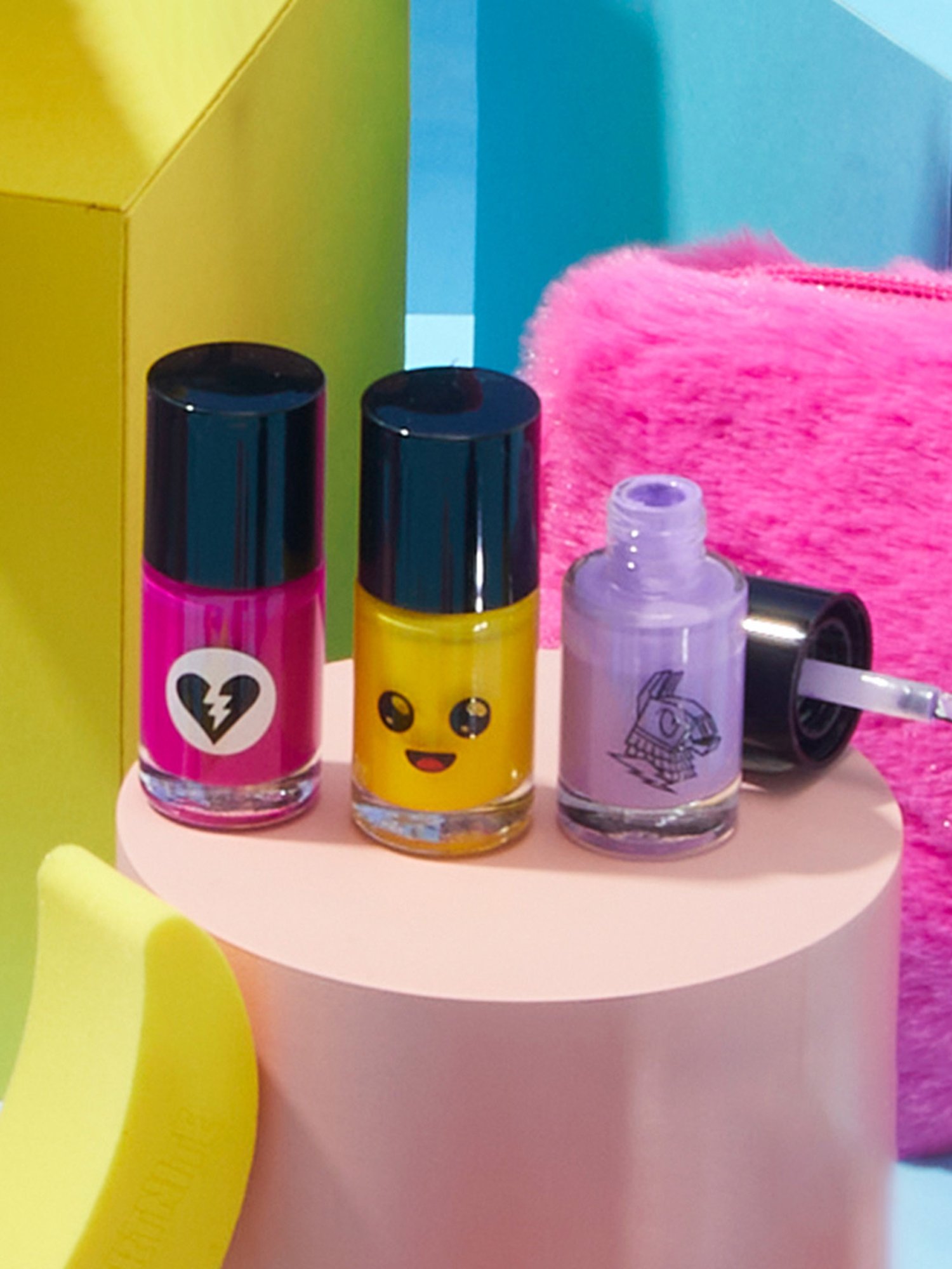 Makeup Revolution X Fortnite Nail Polish Fortnite Supply Llama - 6 ml