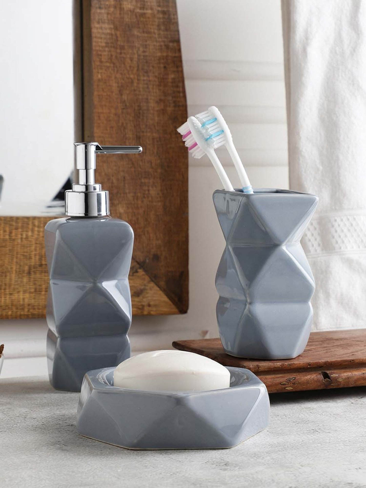 VarEesha Saral Grey Ceramic Bath Accessories - Set of 3