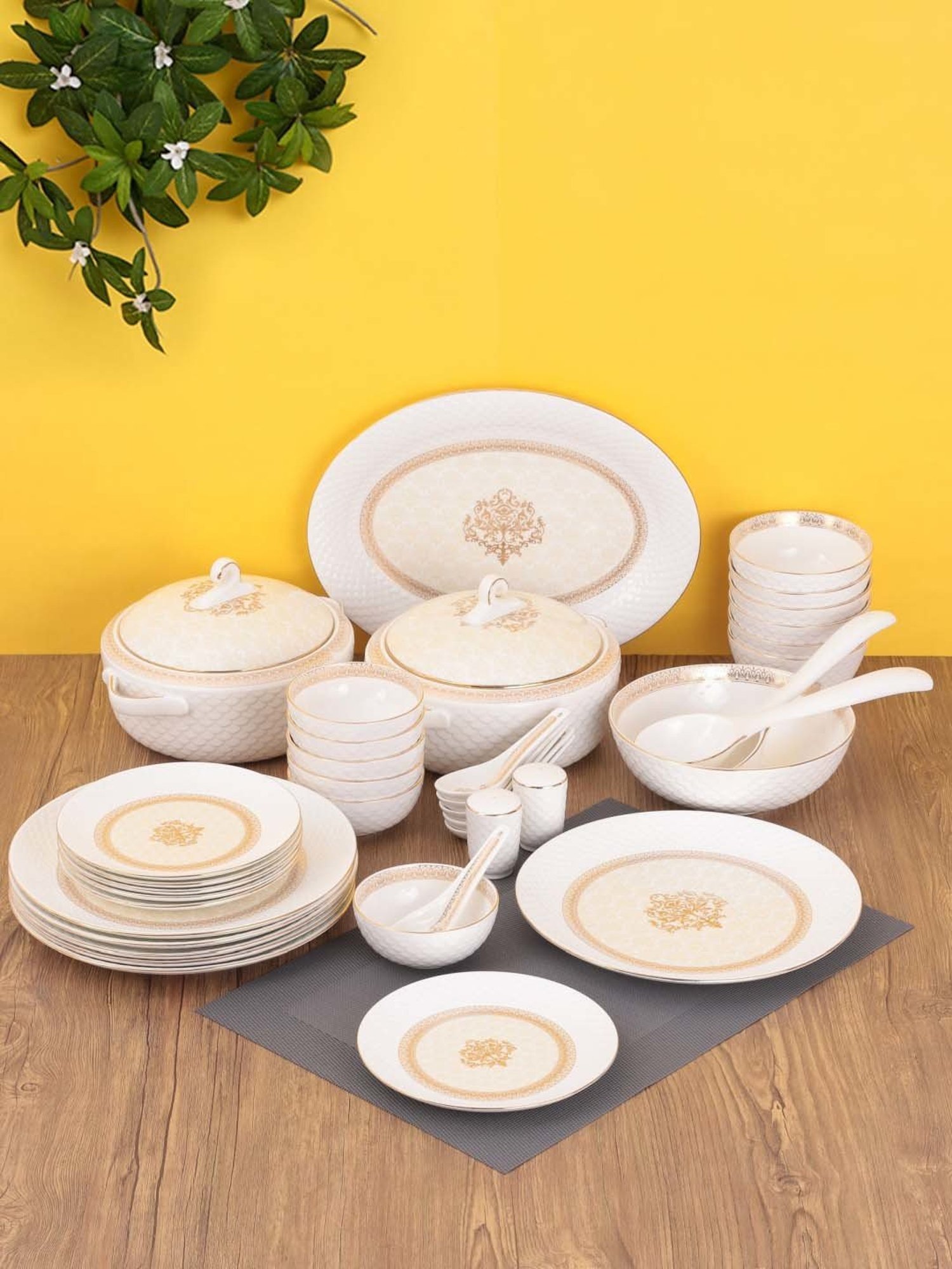 Clay Craft 'Fine' White Ceramic 40 Piece Dinner Set