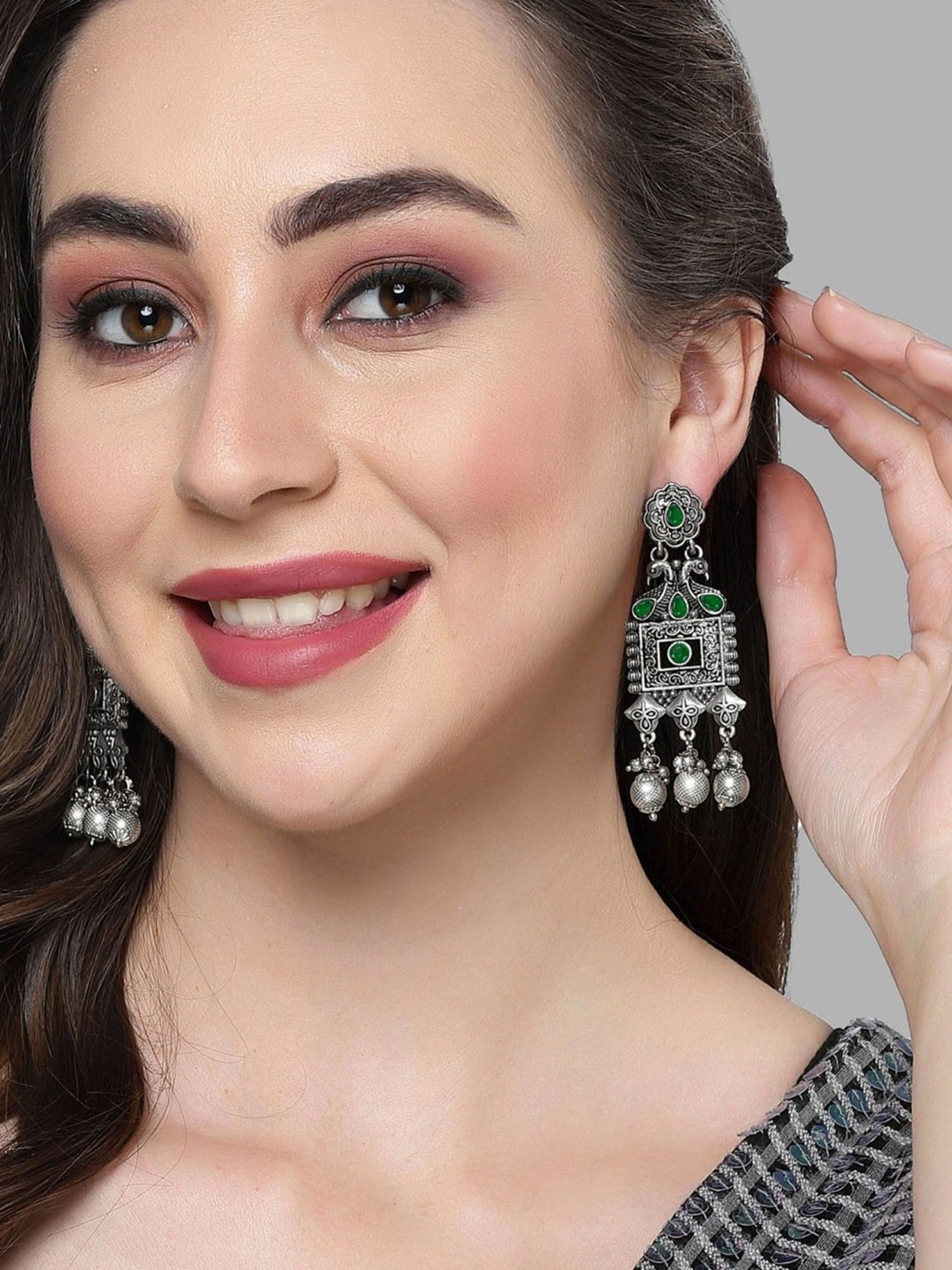 Karatcart Oxidised Silver Green Kundan Studded Drop Earrings for Women