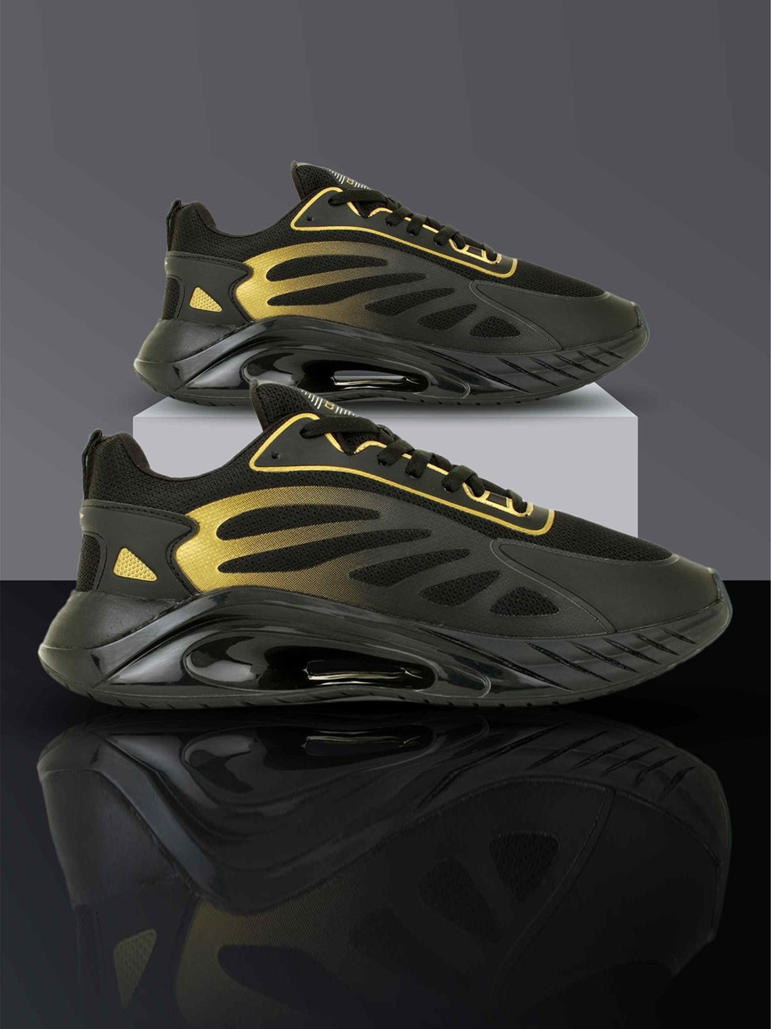 Columbus Men's Black Running Shoes