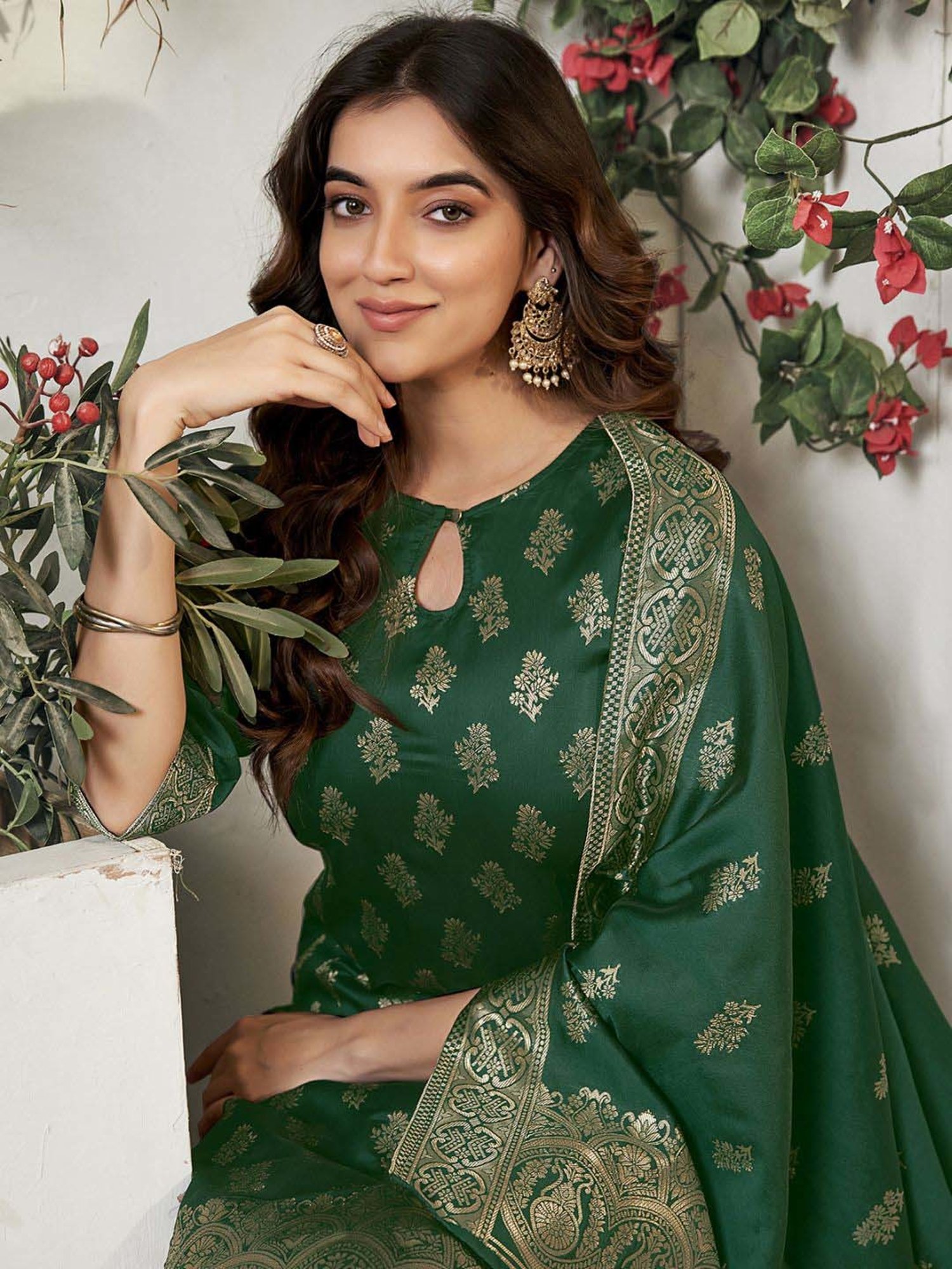 Skylee Green Woven Pattern Kurta Pant Set With Dupatta