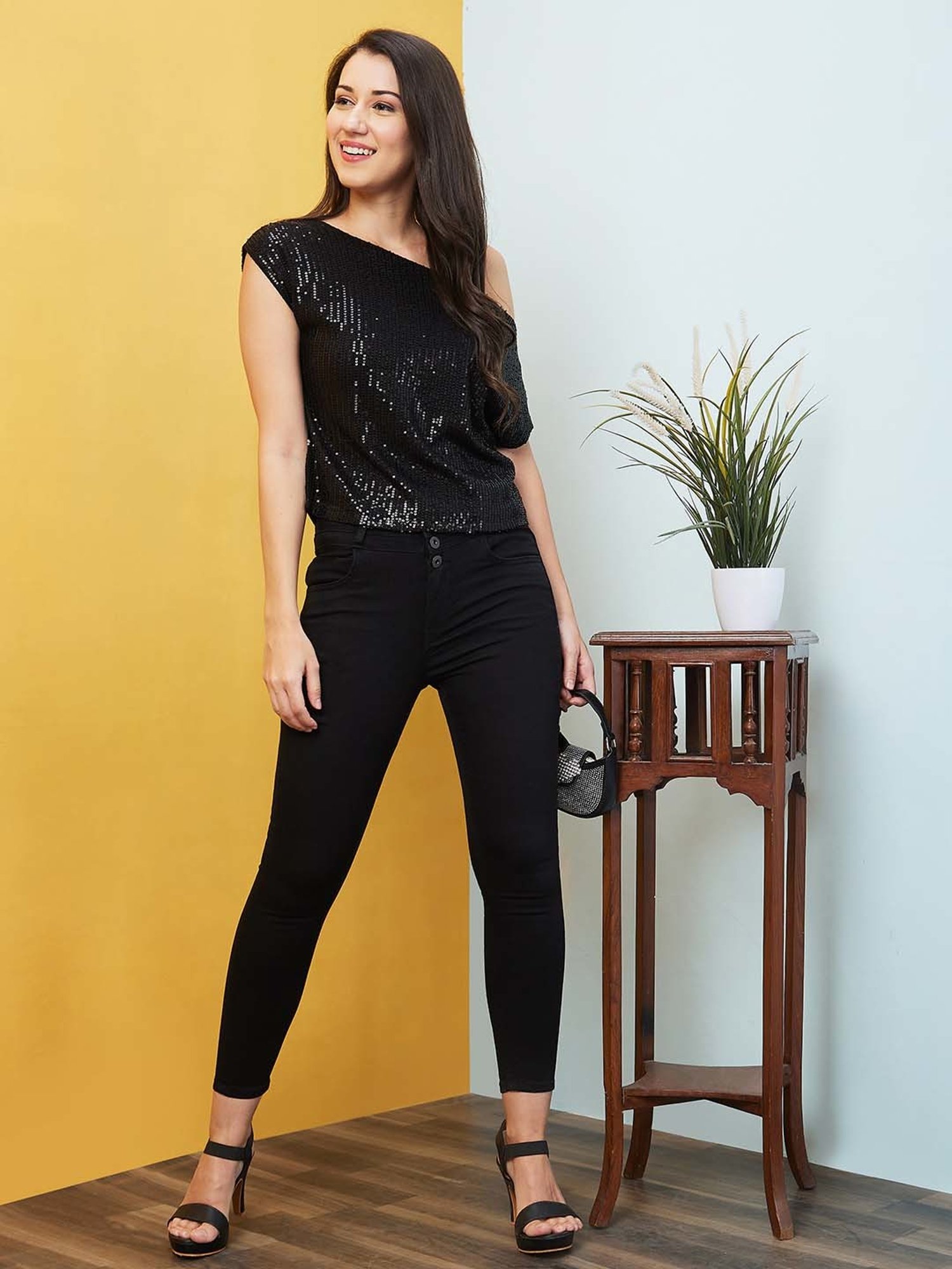 Globus Women Black Sequinned Stripes One Shoulder Party Crop Top