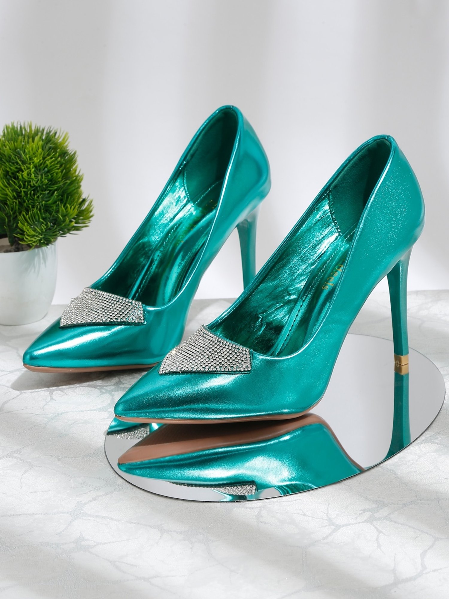 Flat N Heels Women's Green Stiletto Pumps