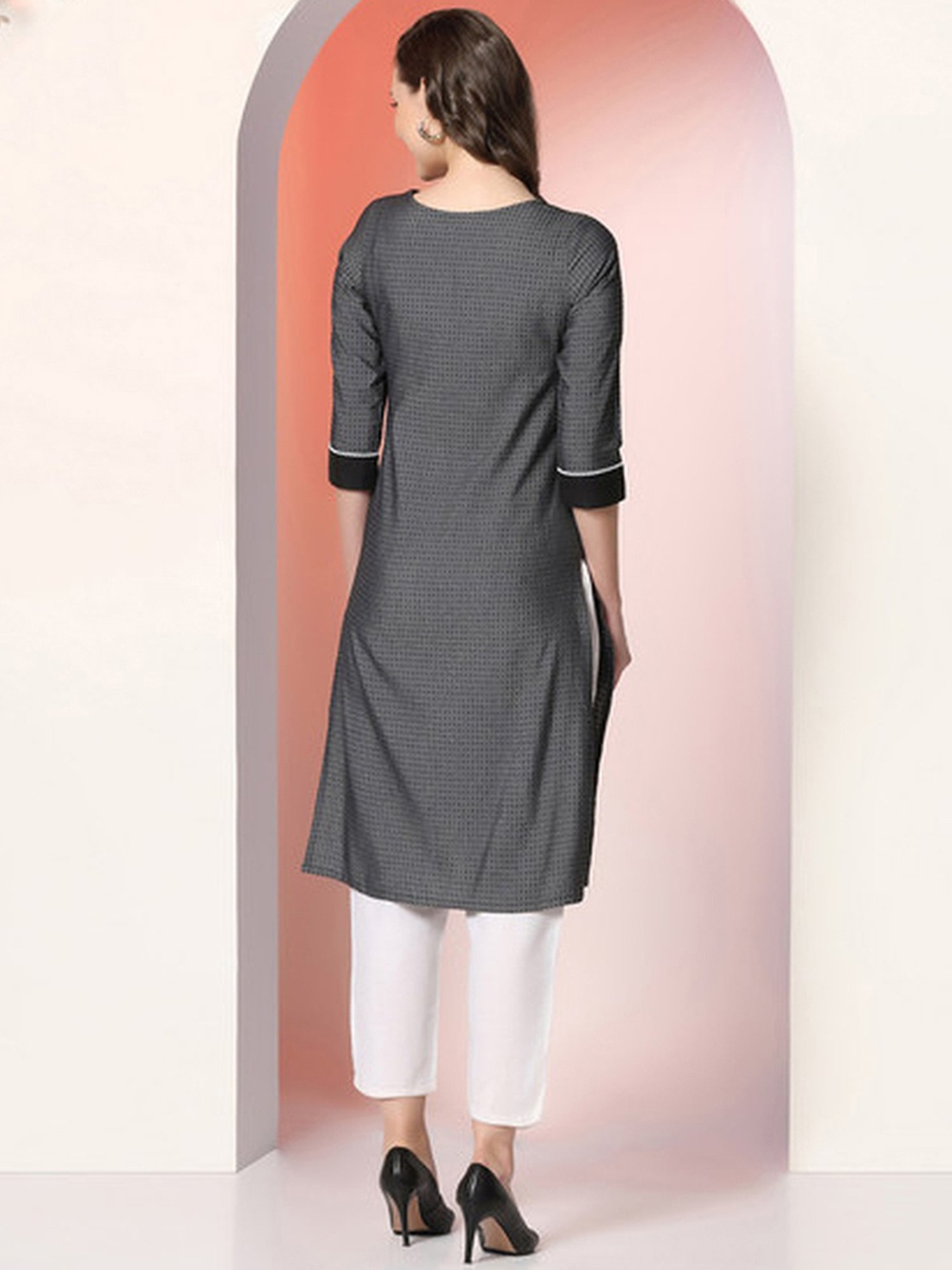 Skylee Grey & Black Chequered Straight Kurta