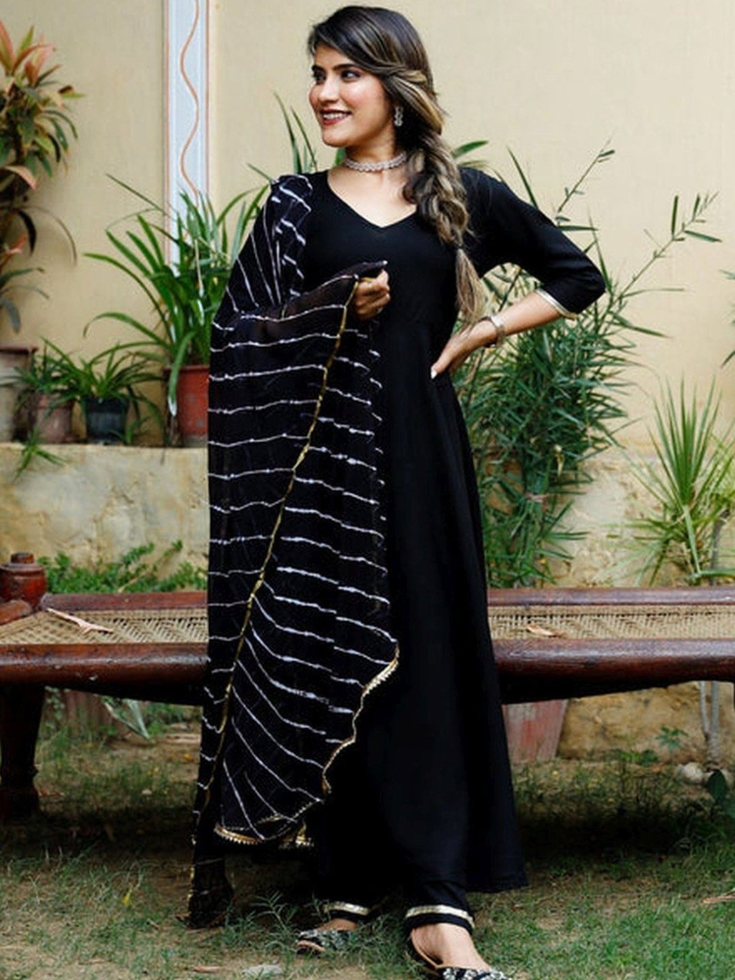 Thread and Button Black Gorgeous Night Kurta with Pant and Dupatta