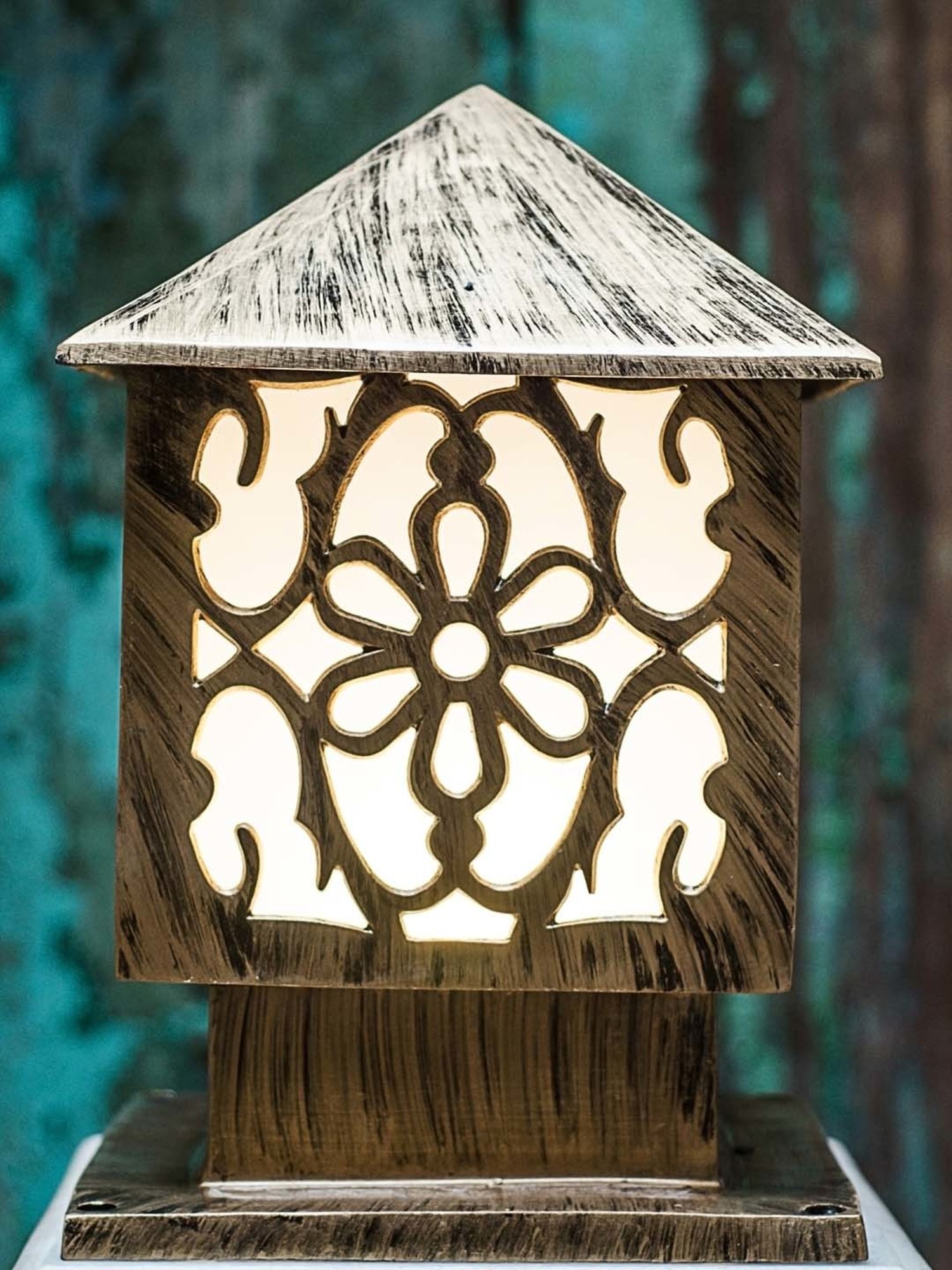 Fos Lighting Golden Aluminium Small Pillar Gate Light - Set of 1