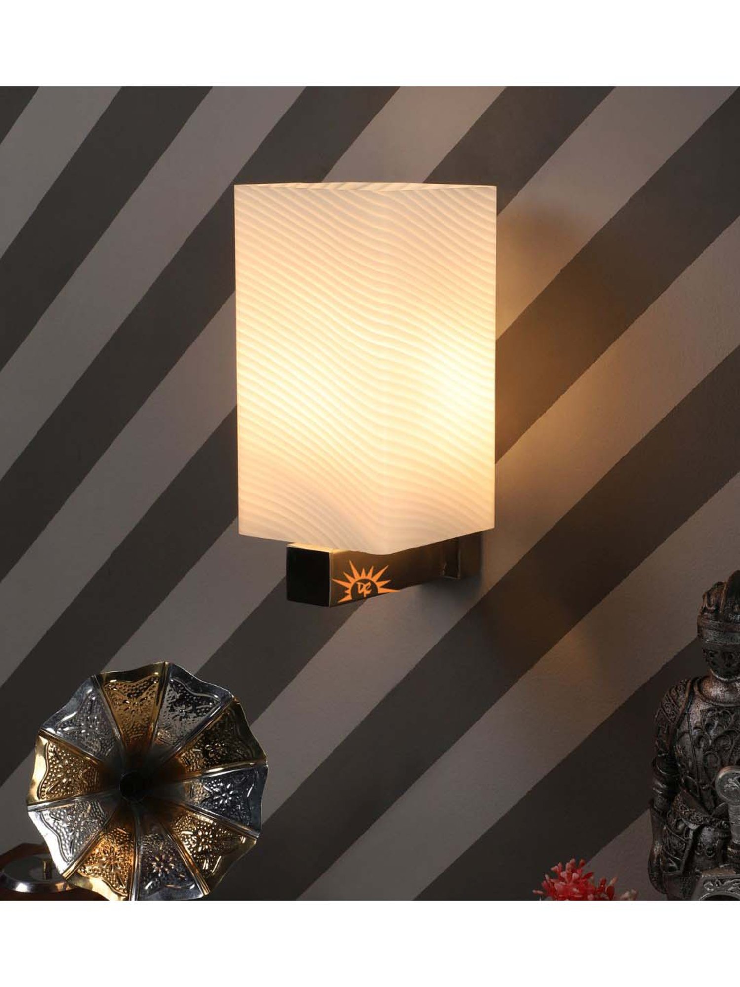 DecorativeRay White Wall Light - Set of 1