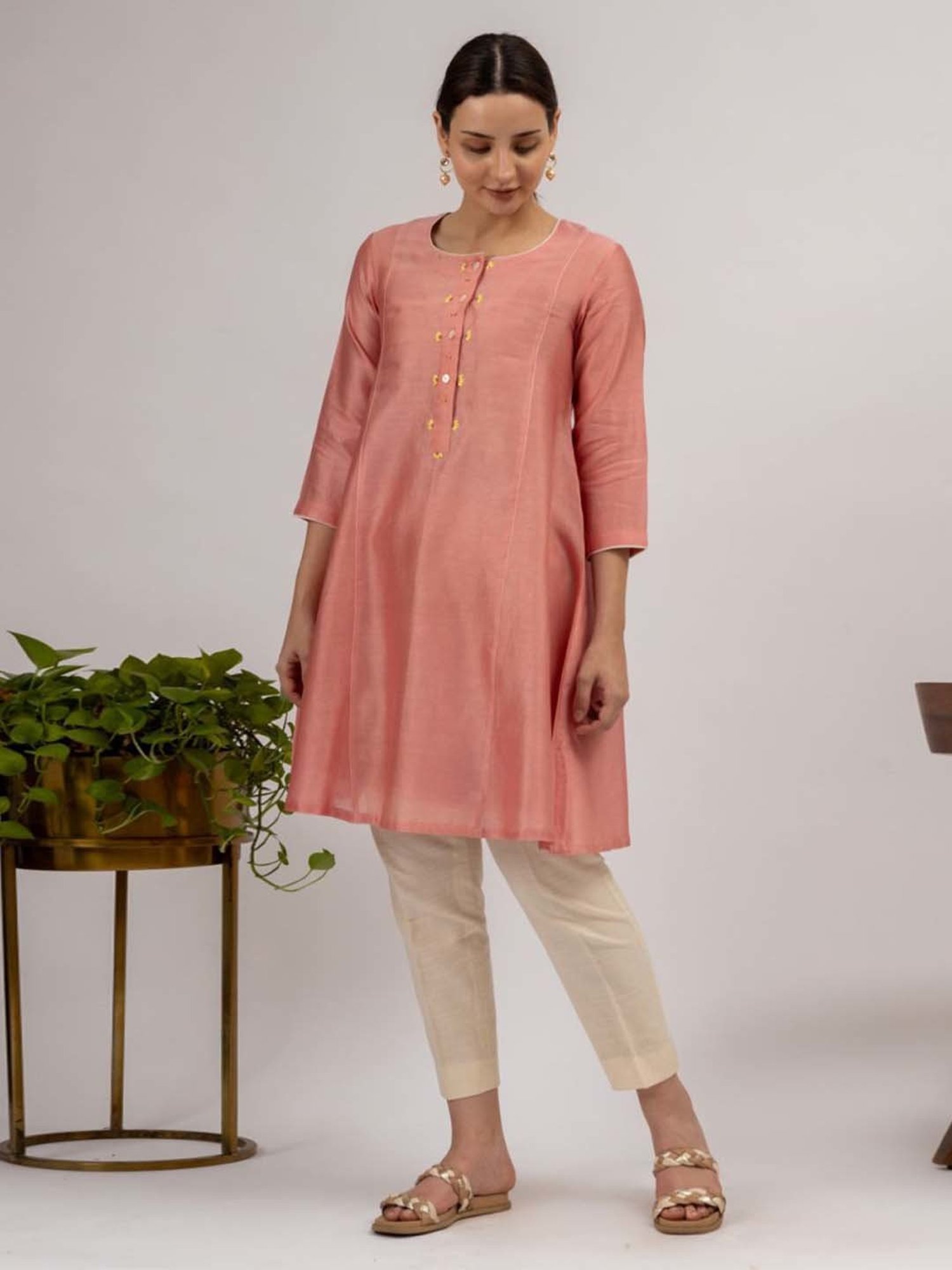 Mushio Pink Nina Hand Embroiderd Chanderi Silk Kurta With Slip