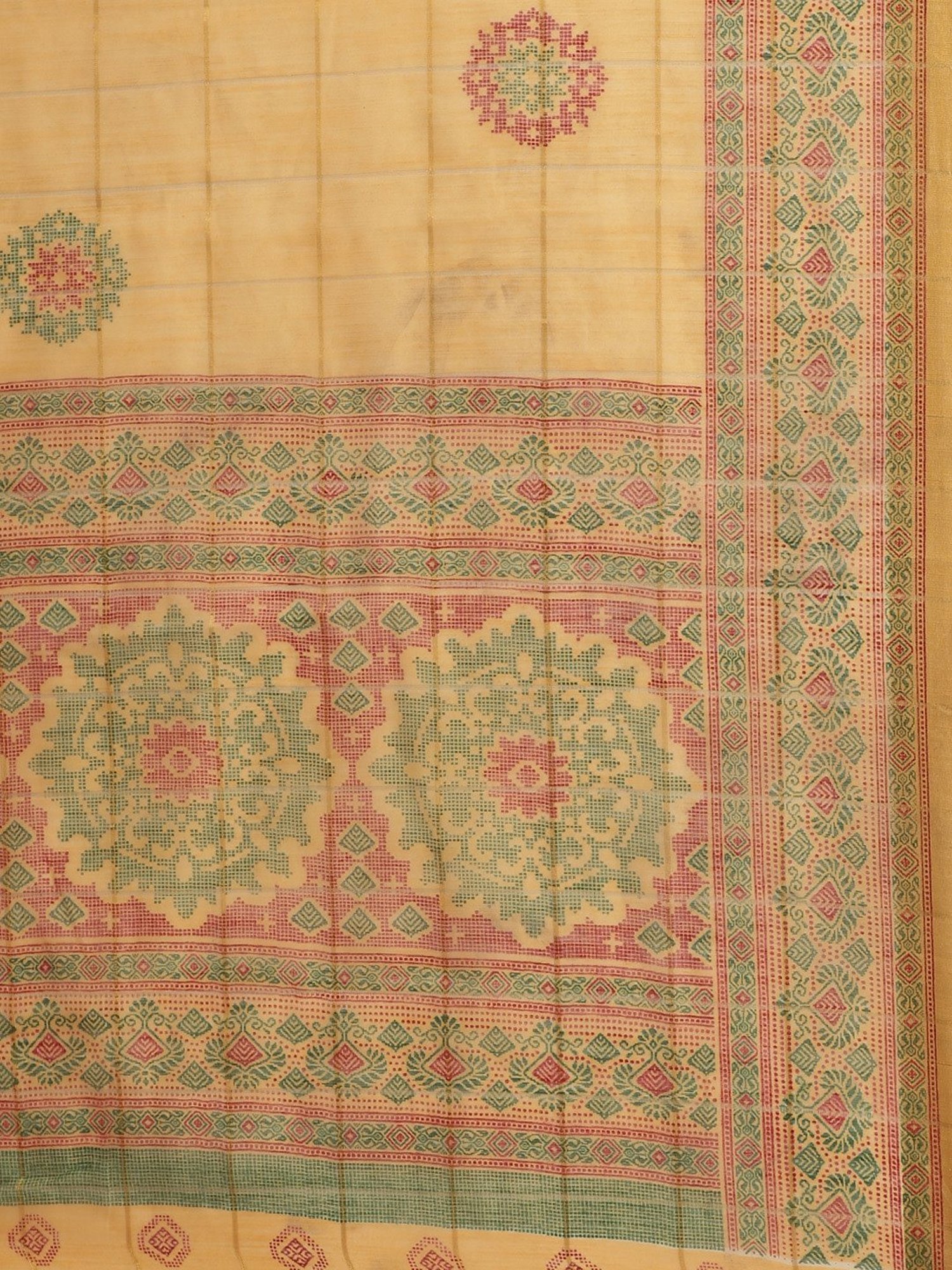 Vaamsi Peach Printed Saree With Unstitched Blouse