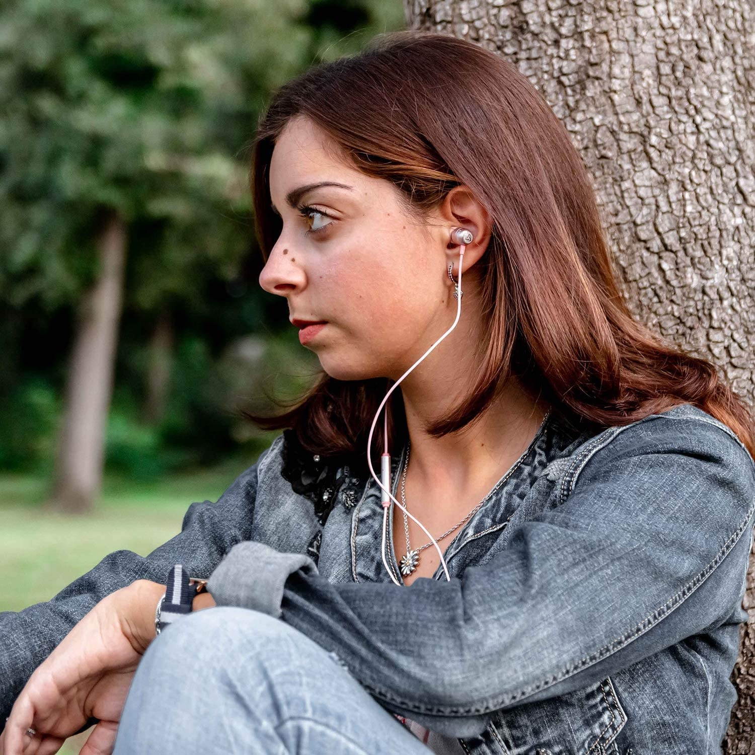 LUDOS Clamor Wired Earbuds in Ear Headphones with Microphone Earphones with Mic and Volume Control Memory Foam Reinforced Cable Bass Compatible with iPhone Apple iPad Computer Laptop PC