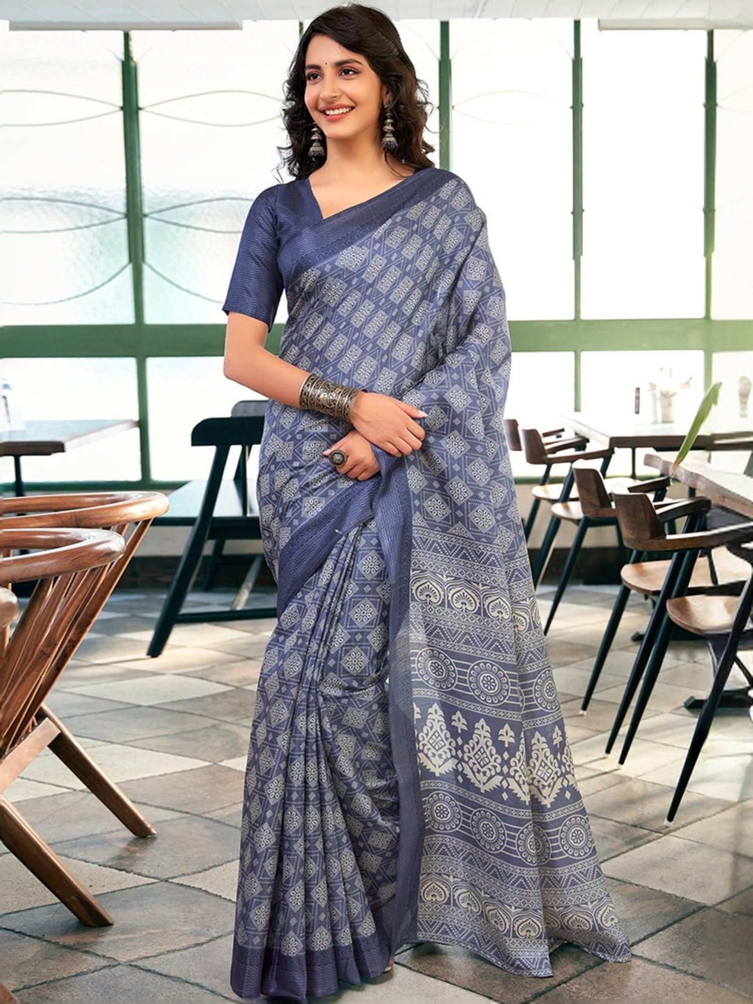 Satrani Grey Printed Saree With Unstitched Blouse