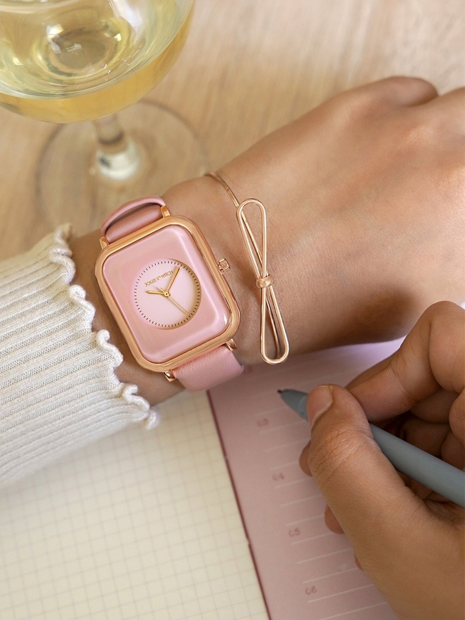 Joker & WItch JWBS938 Analog Watch for Women With Bracelet