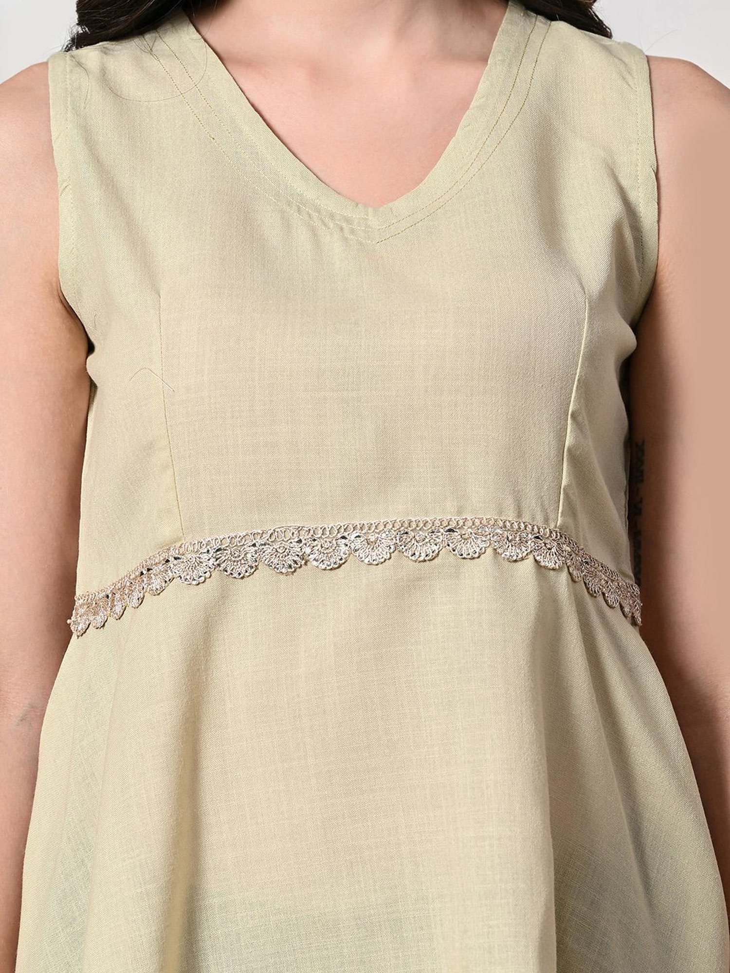 DECKEDUP Cream Cotton Embroidered Top