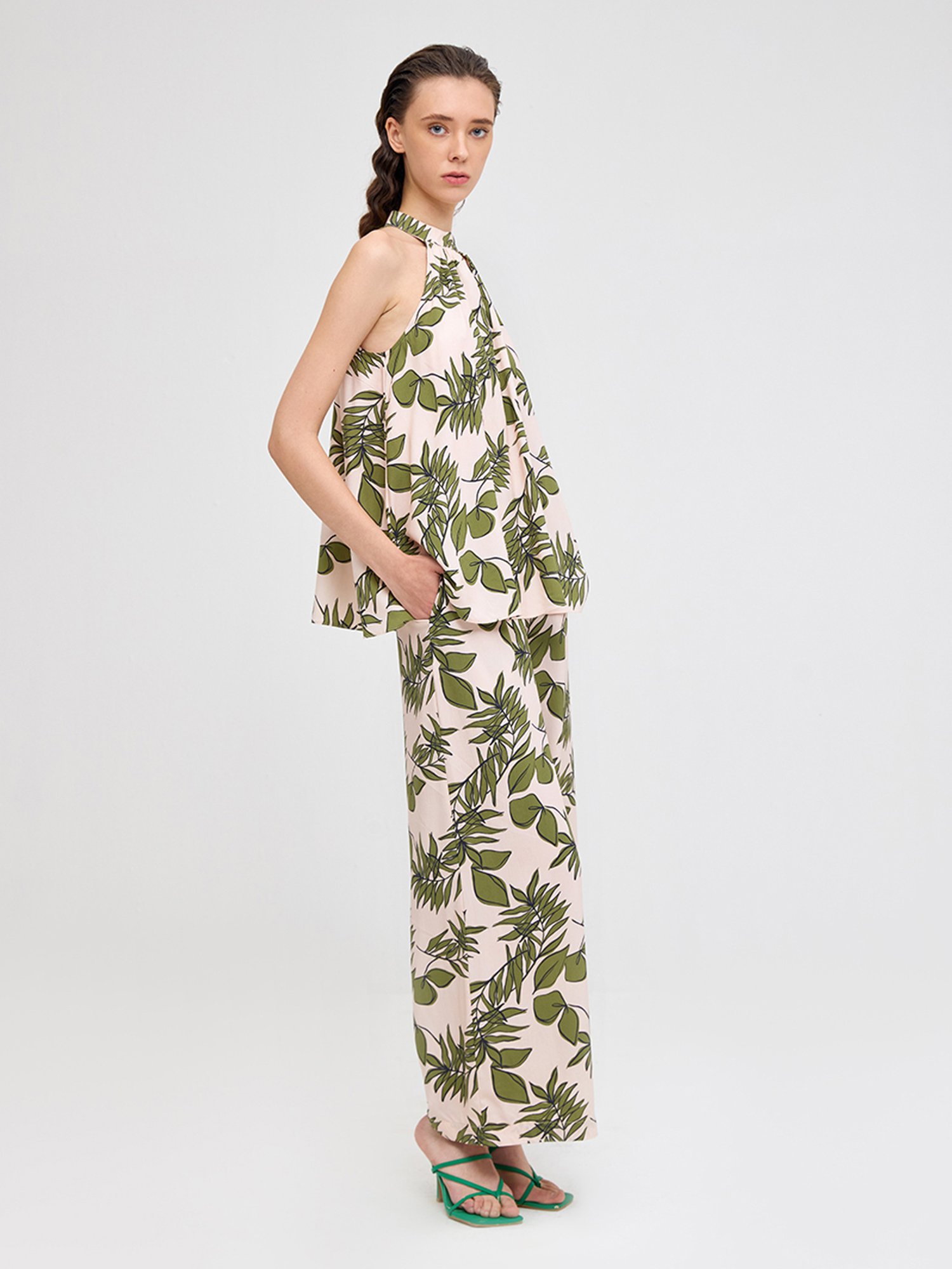 Cover Story Off White & Green Printed Top