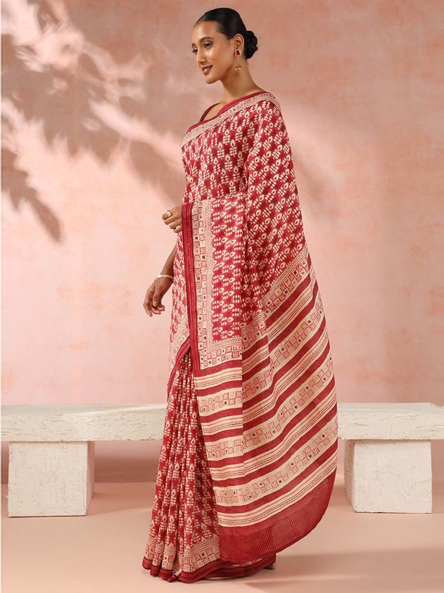 Taneira Red Cotton Printed Saree With Unstitched Blouse