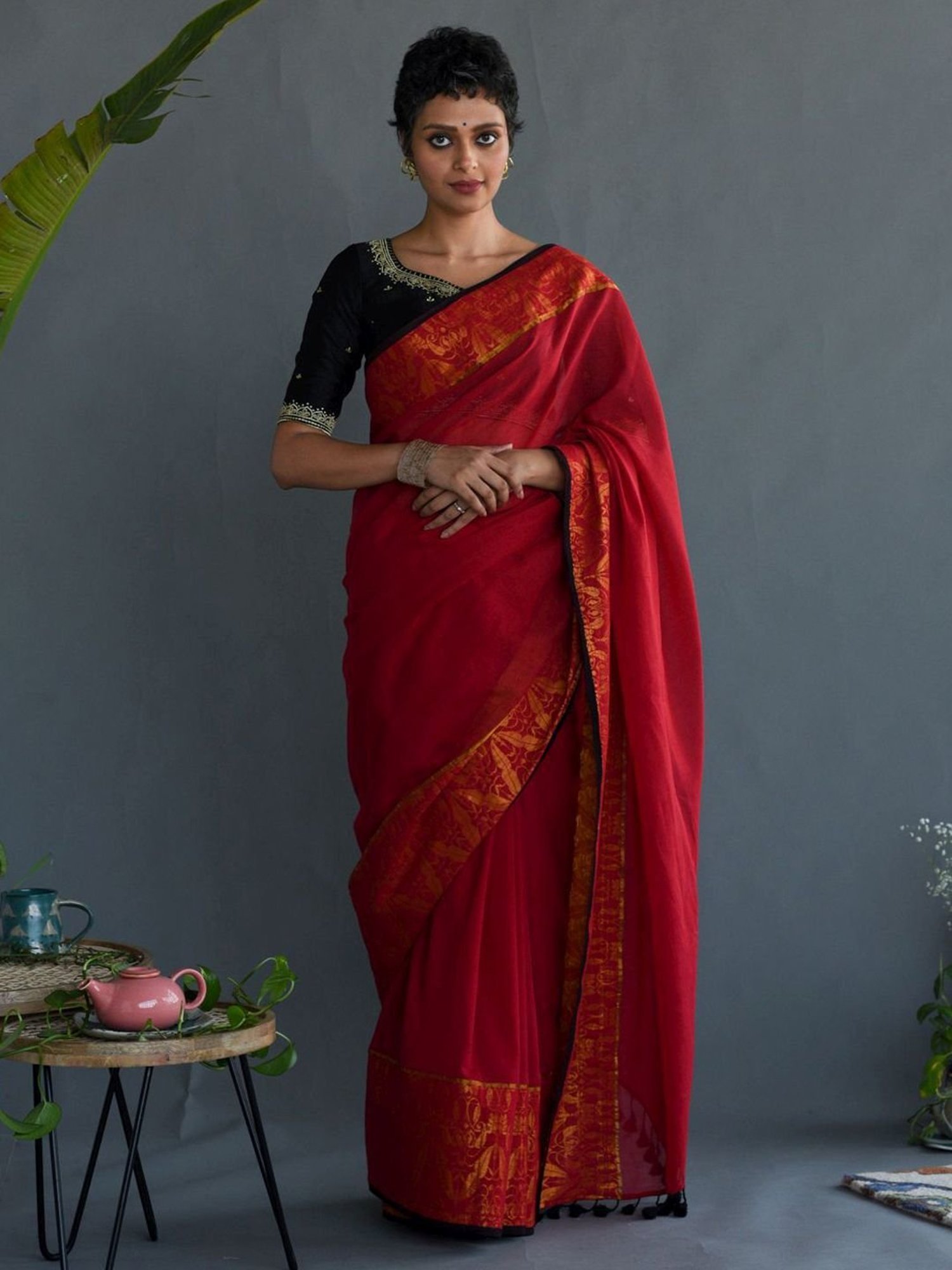 Suta Red Cotton Woven Saree Without Blouse