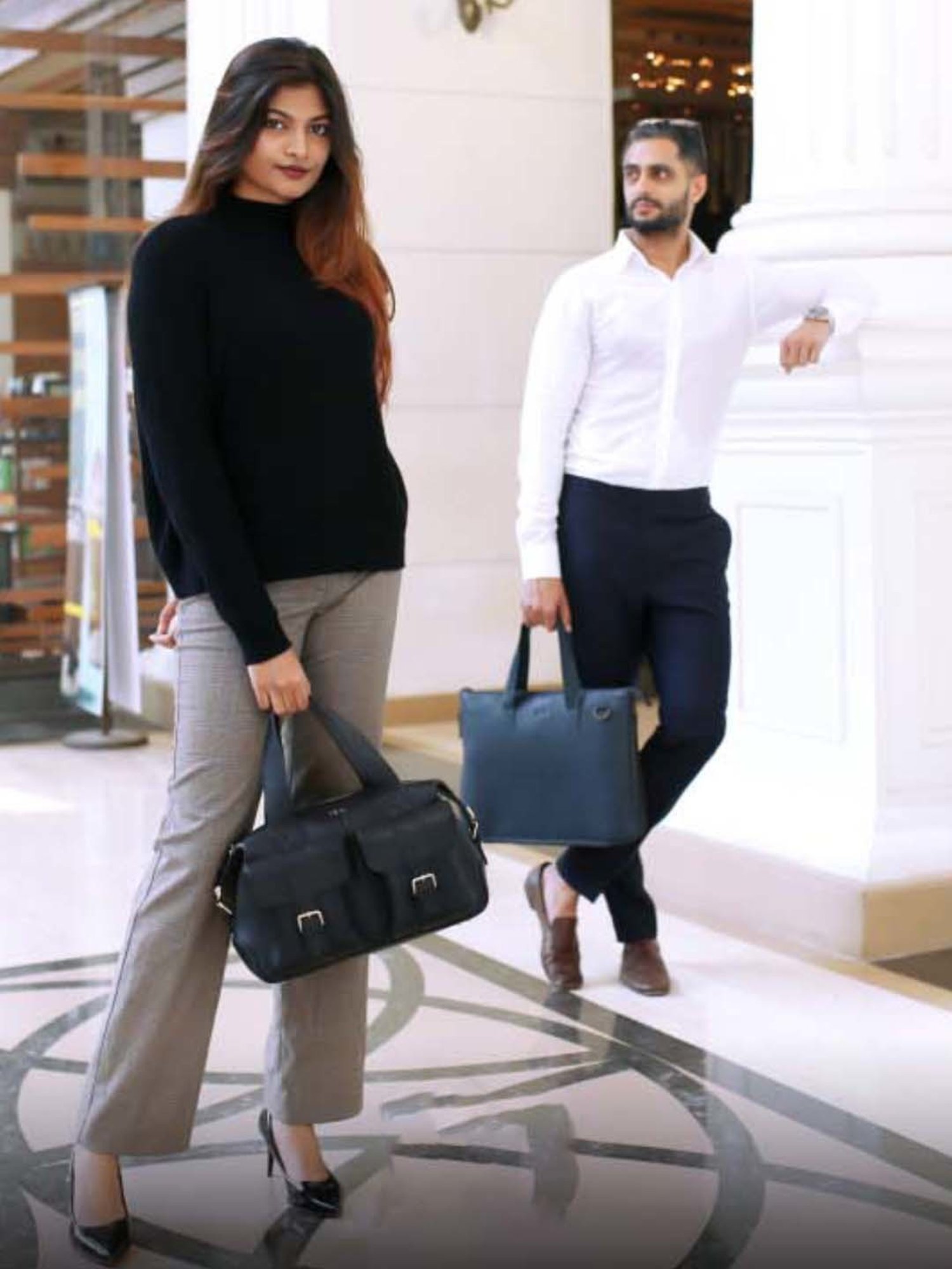 Tohl Black Solid Medium Handbag