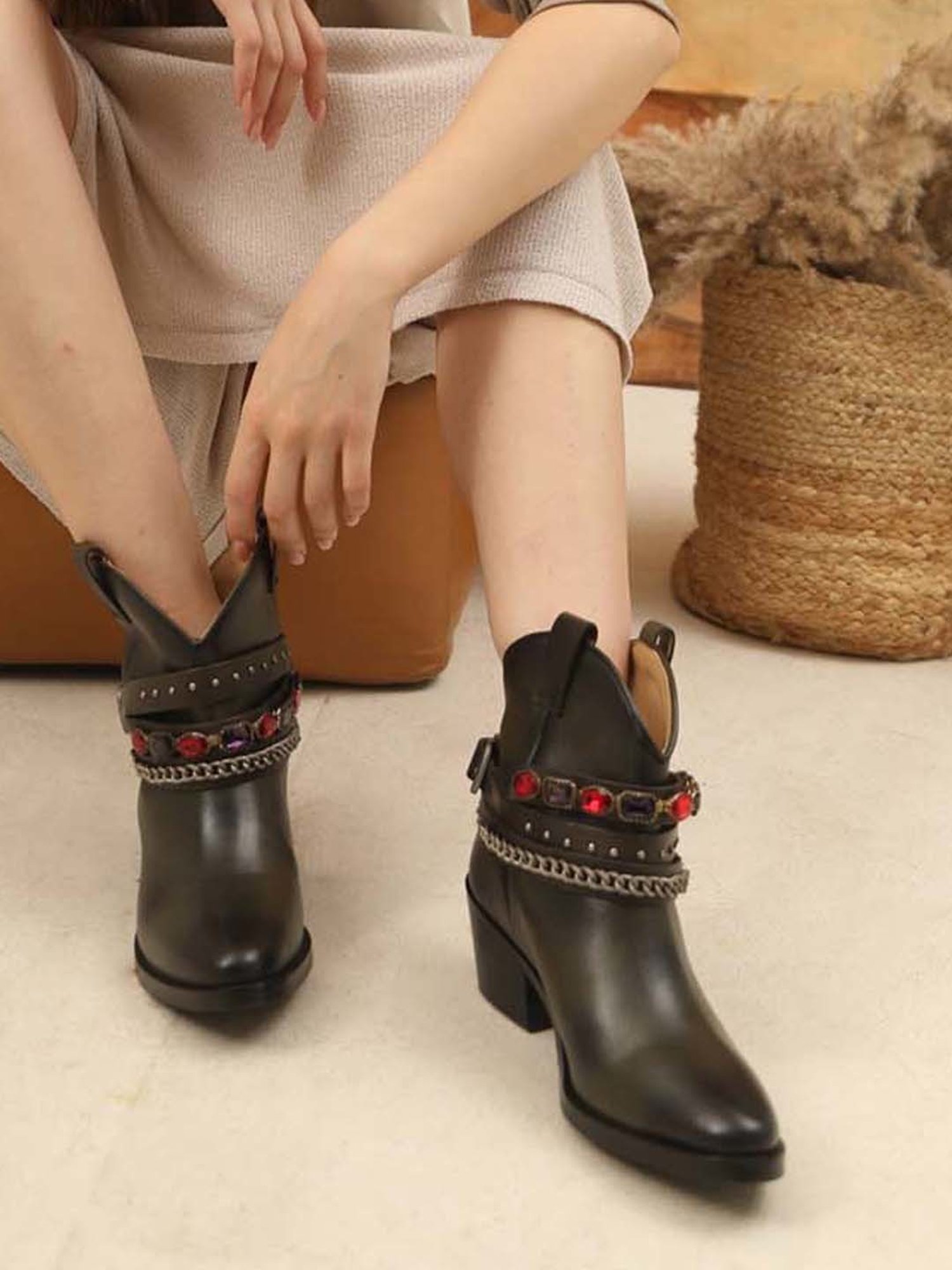 Saint G Women's Louanne Olive Booties