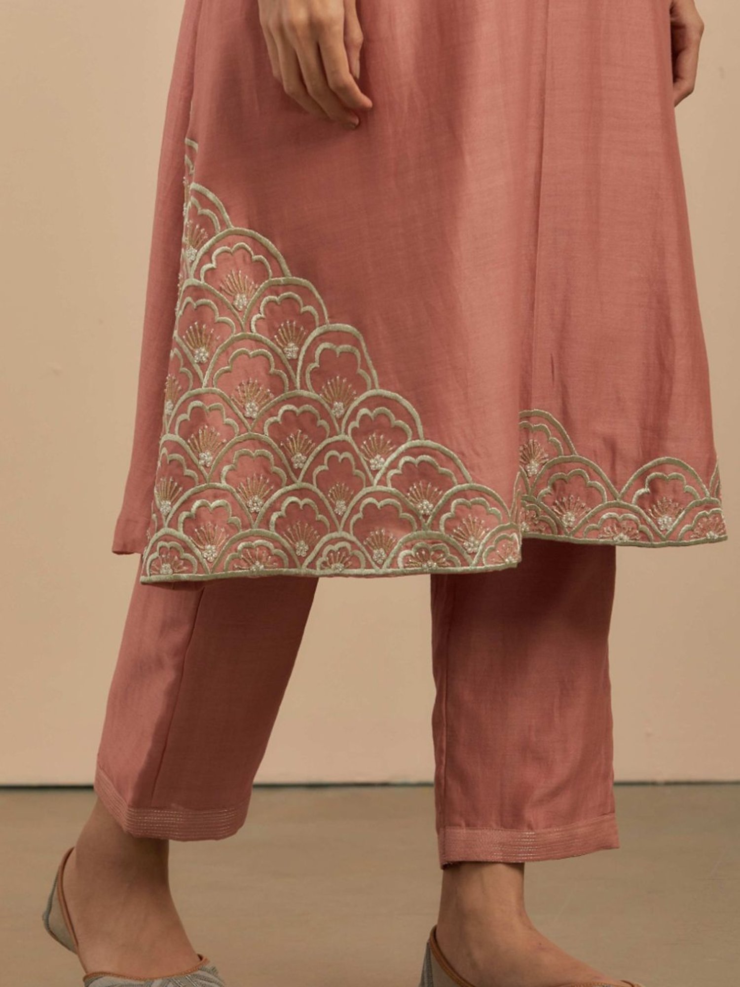 Priya Chaudhary Dust Pink Preet Embroidered Chanderi Silk Kurta