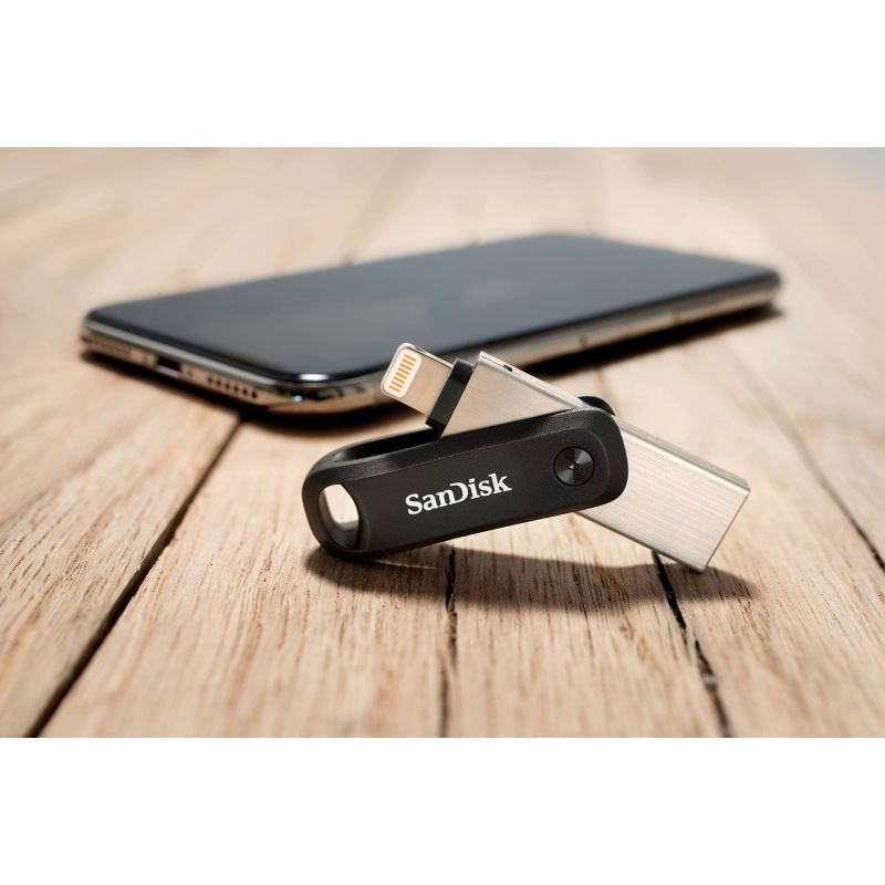 SanDisk iXpand Flash Drive Go for iPhone & iPad, 64GB