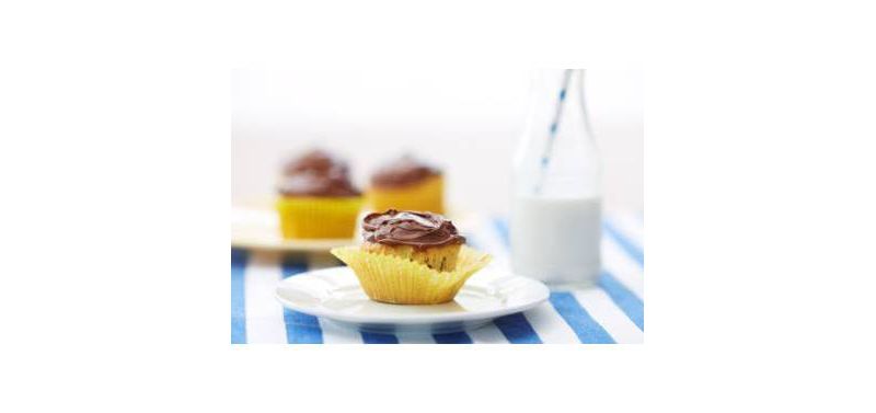 Betty Crocker Super Moist Yellow Cake Mix & Chocolate Frosting Bundle