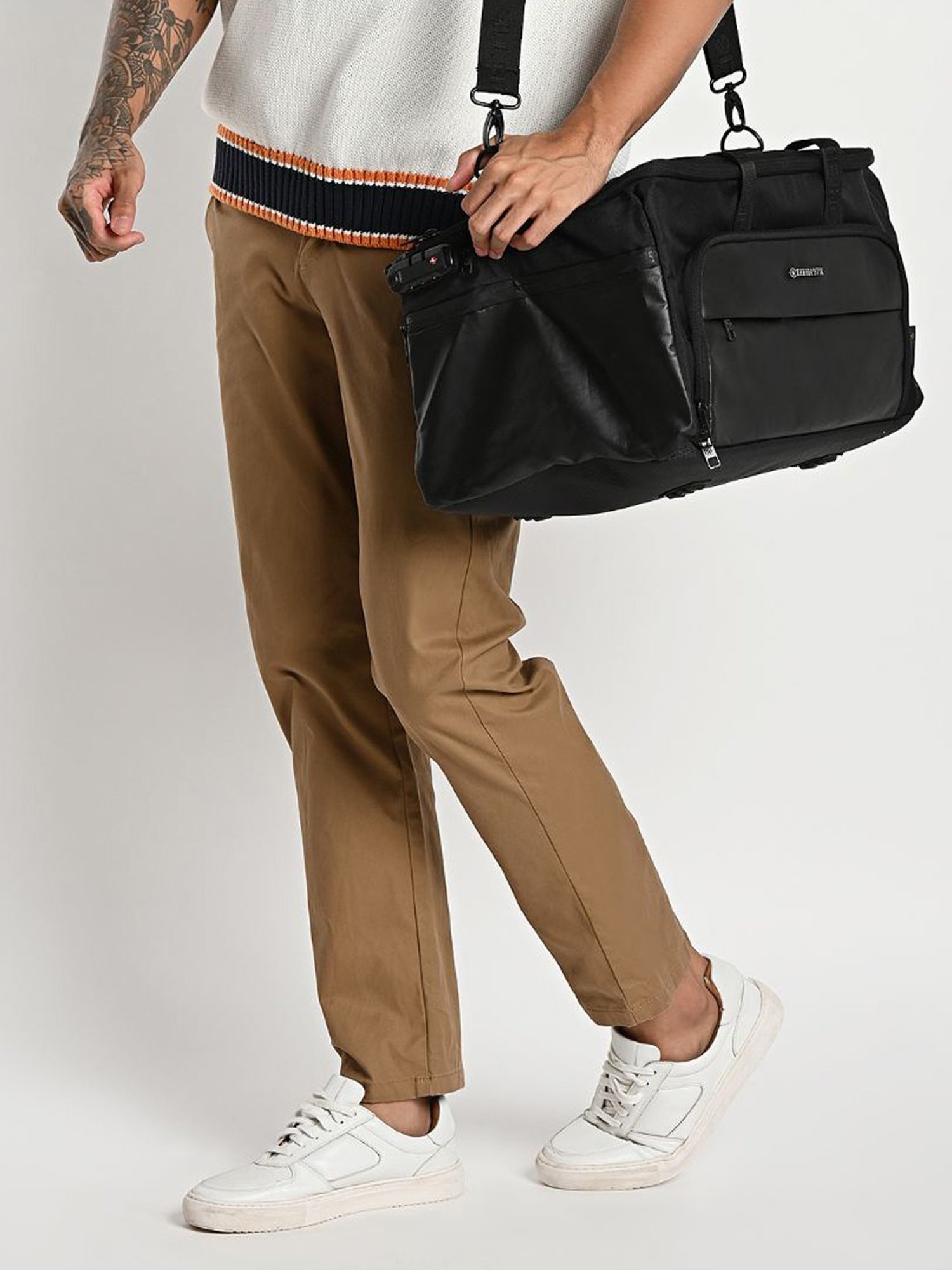 THE HOLISTIK Black Large Wanderer Expandable Duffel Bag