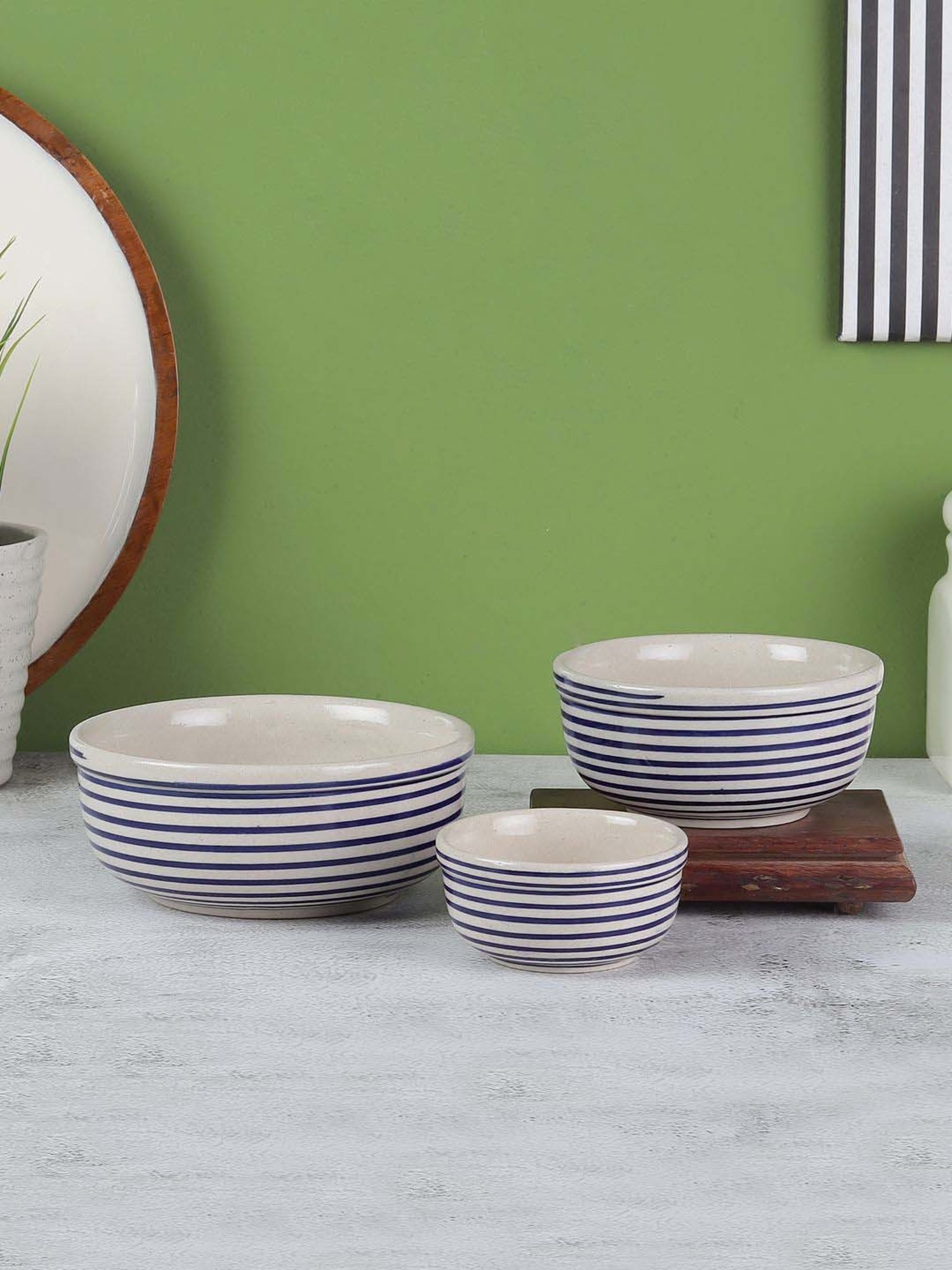 VarEesha Parikrama Blue & White Ceramic Serving Bowl - St of 3