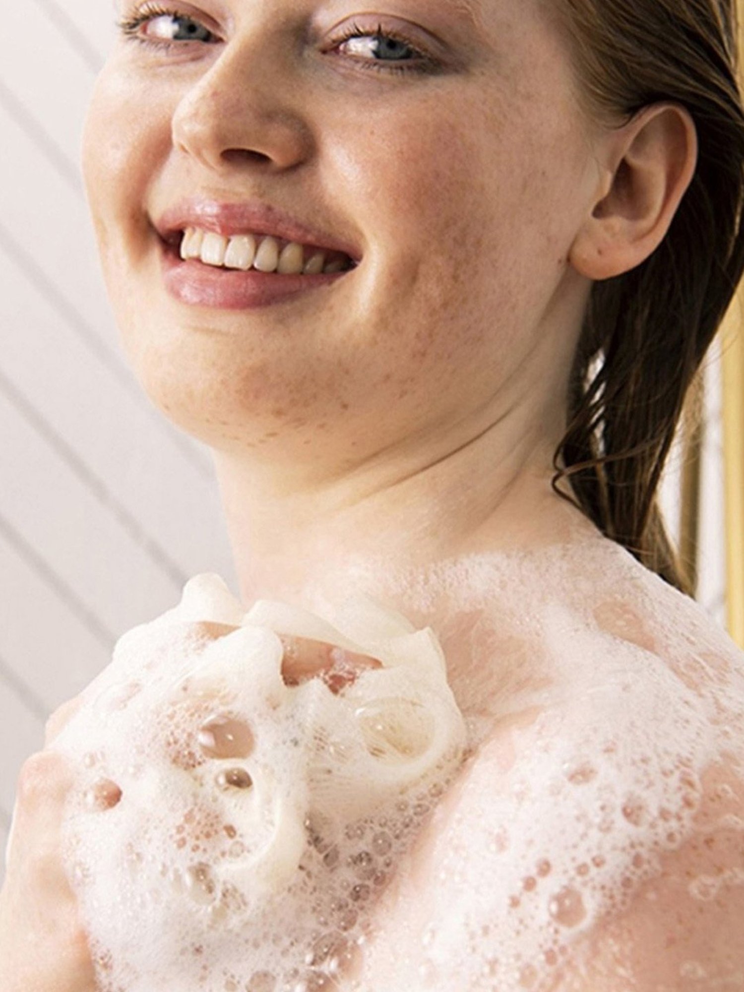 The Body Shop Strawberry Shower Scrub - 200 ml