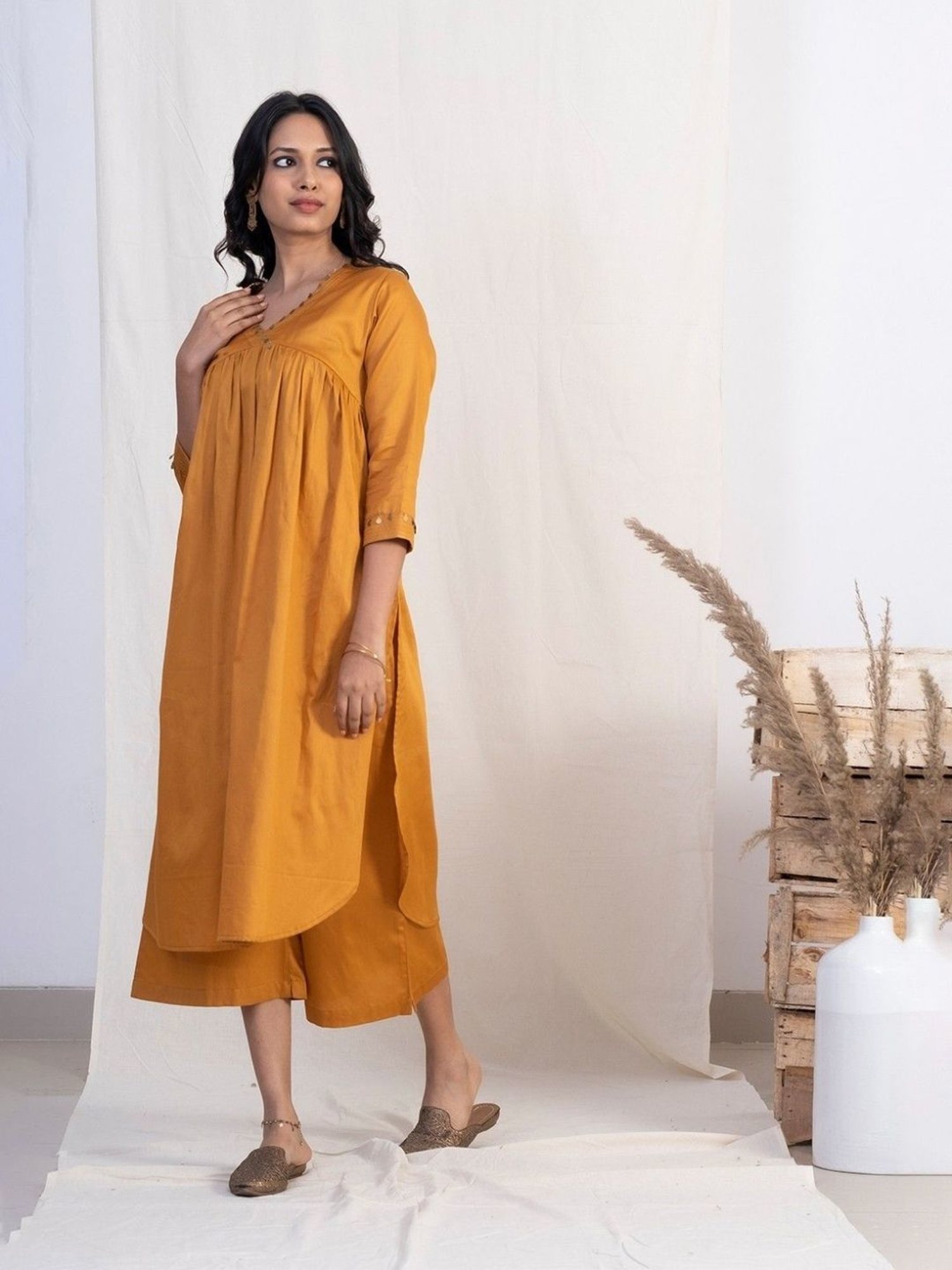 Akiso Jashn Gold V Neck Full Pleated Kurta