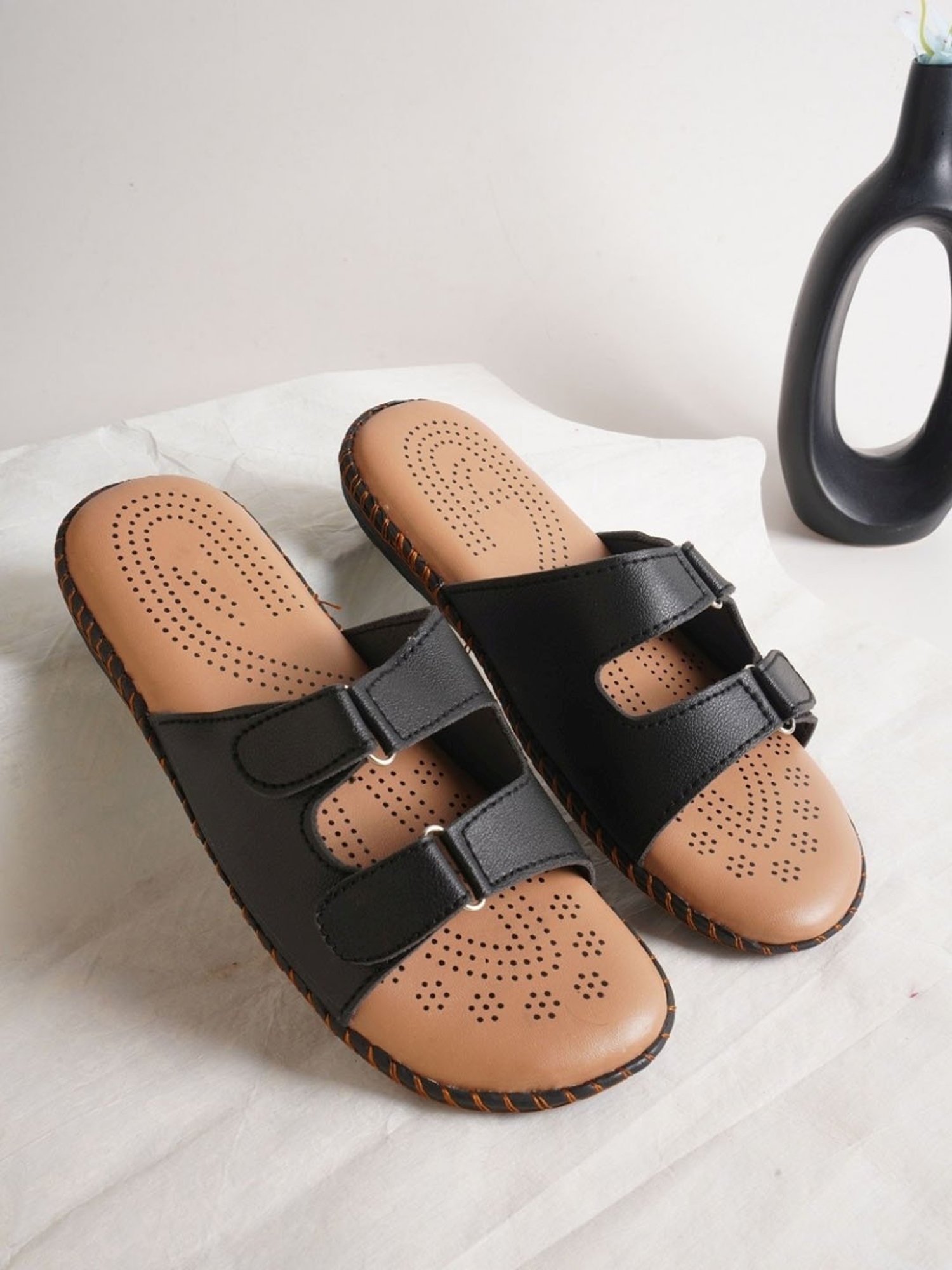 The White Pole Women's Black Casual Sandals