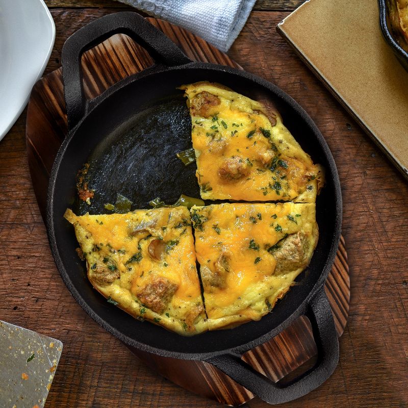 General Store Addlestone 2 Piece 7 Inch Pre-seasoned Oval Cast Iron Server with Burned Furwood Base