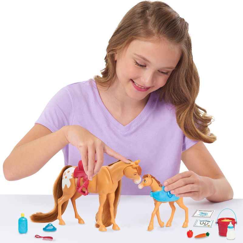 Spirit Riding Free Feed & Nuzzle Figure Set