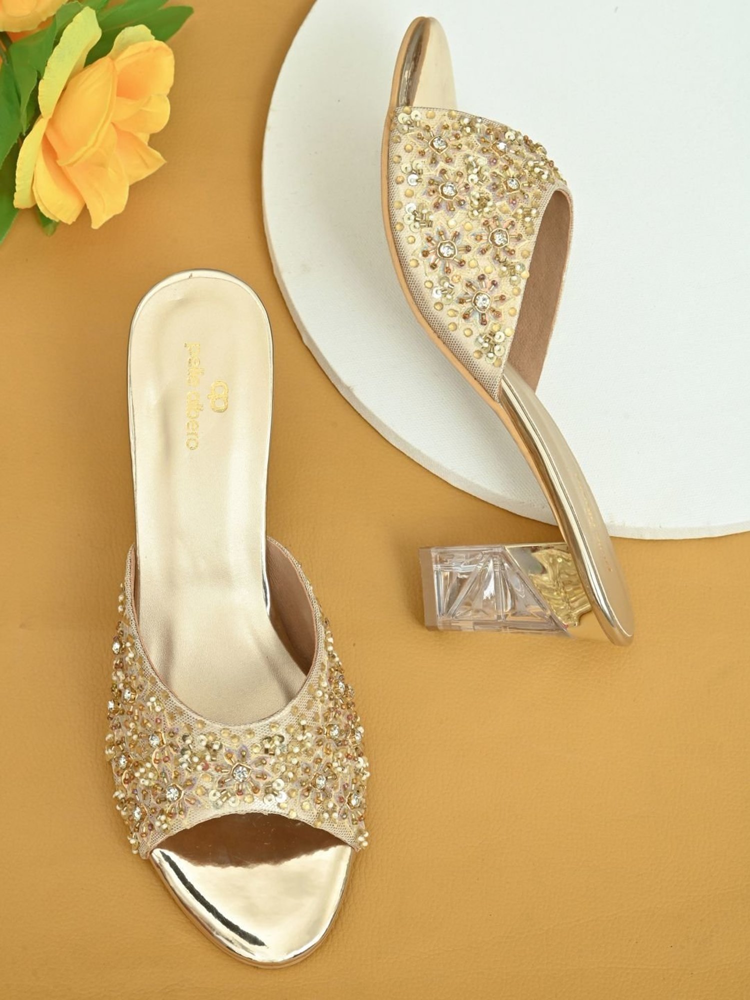 Pelle Albero Women's Gold Ethnic Sandals