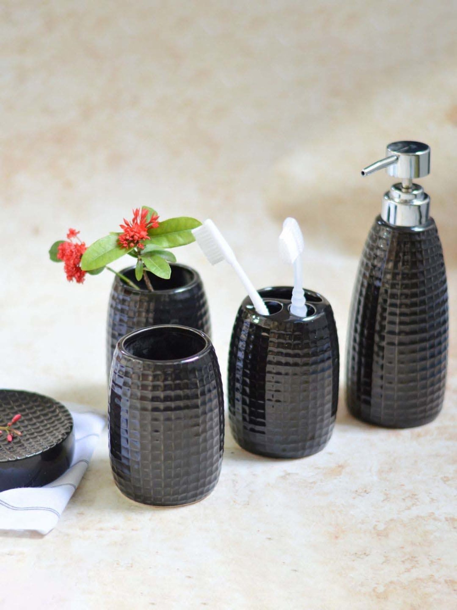 VarEesha Aztec Multicolor Ceramic Bath Accessories - Set of 2