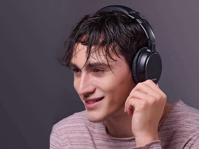 Ausdom M06 Lightweight Stereo Wired Wireless Bluetooth EDR Over Ear Headphones Deep Bass with Built-in Mic for Music Streaming Hands-free Calling Headset