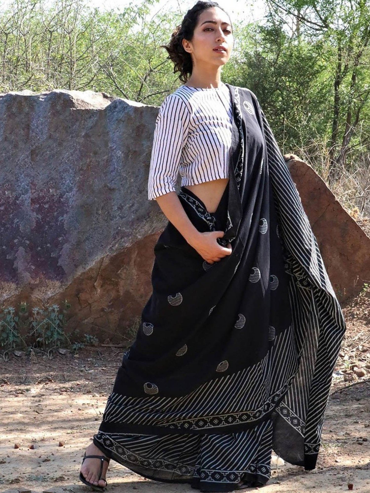 Chidiyaa Black Striped Saree