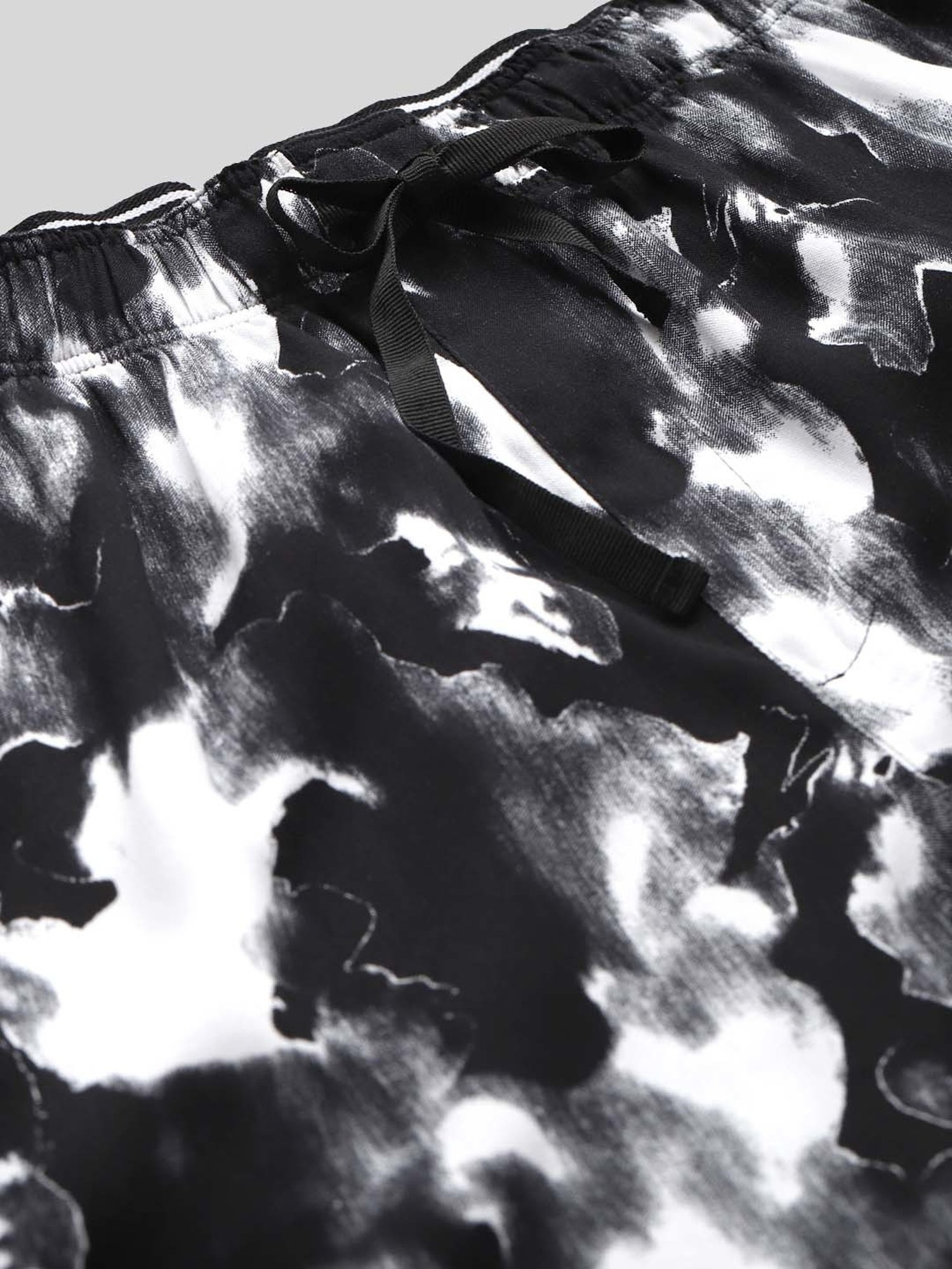 Don Vino Black & White Relaxed Fit Printed Shirt & Shorts Set