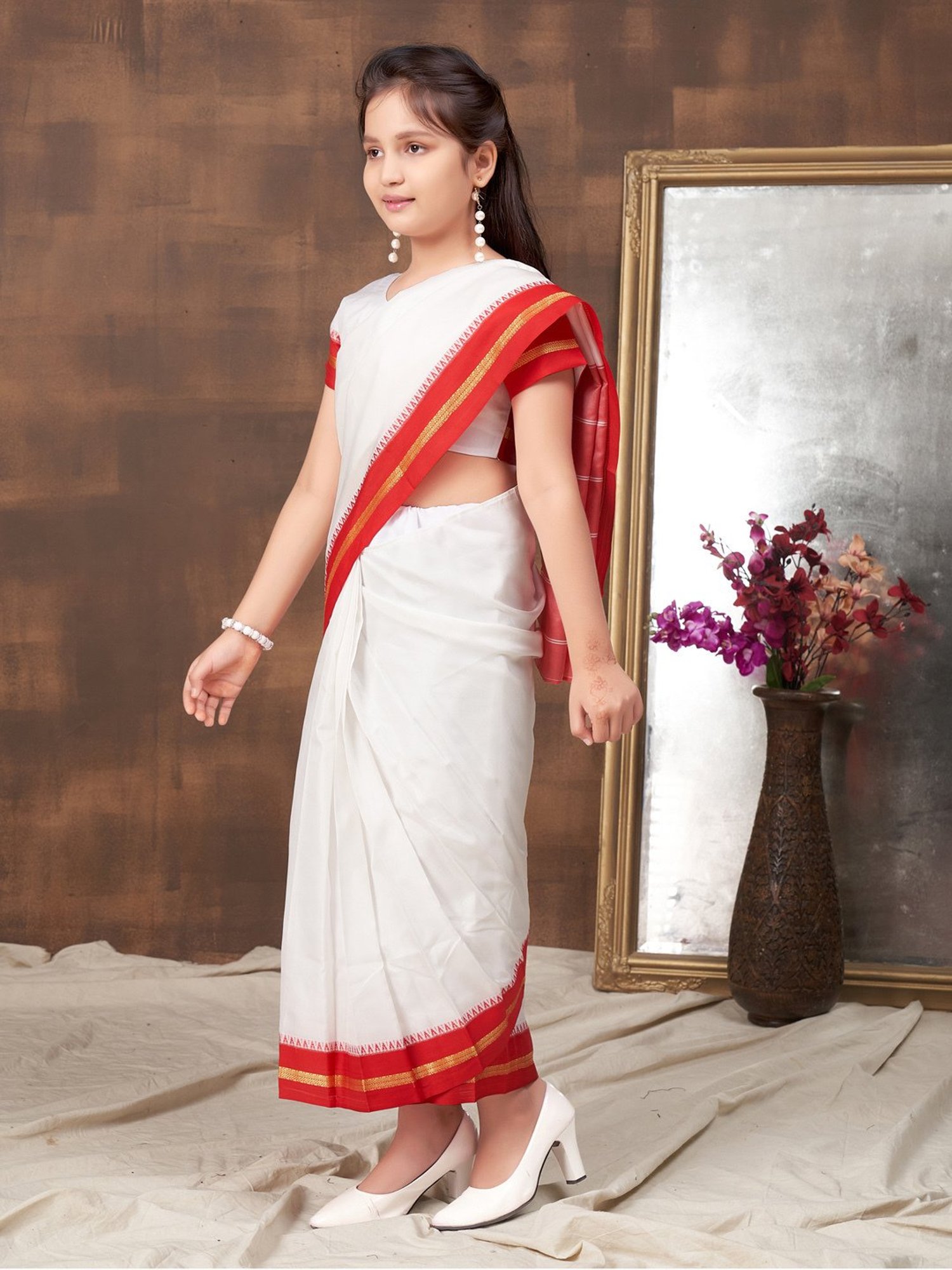 LilPicks Kids Green & White Regular Fit Saree