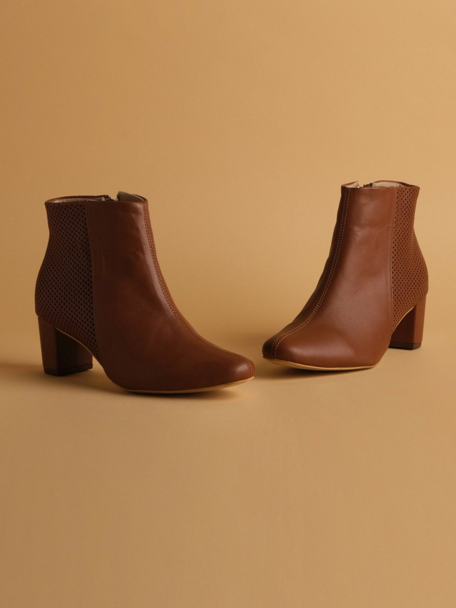 Flat N Heels Women's Pink Stiletto Pumps