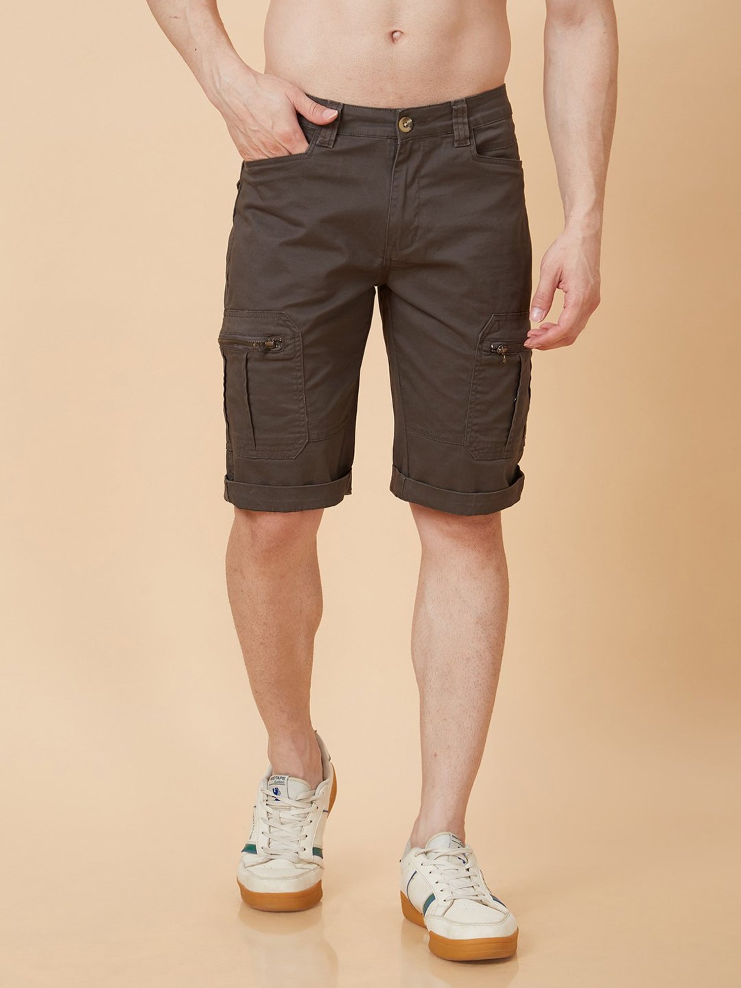 Globus Men Olive Stretchable Mid-Rise Cargo Shorts