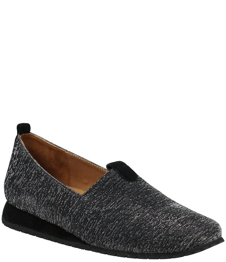 Trotters Kiera Suede Kitten Heel Pumps