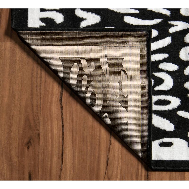 4'8"x7'6" Capri Rug Black/White - Linon